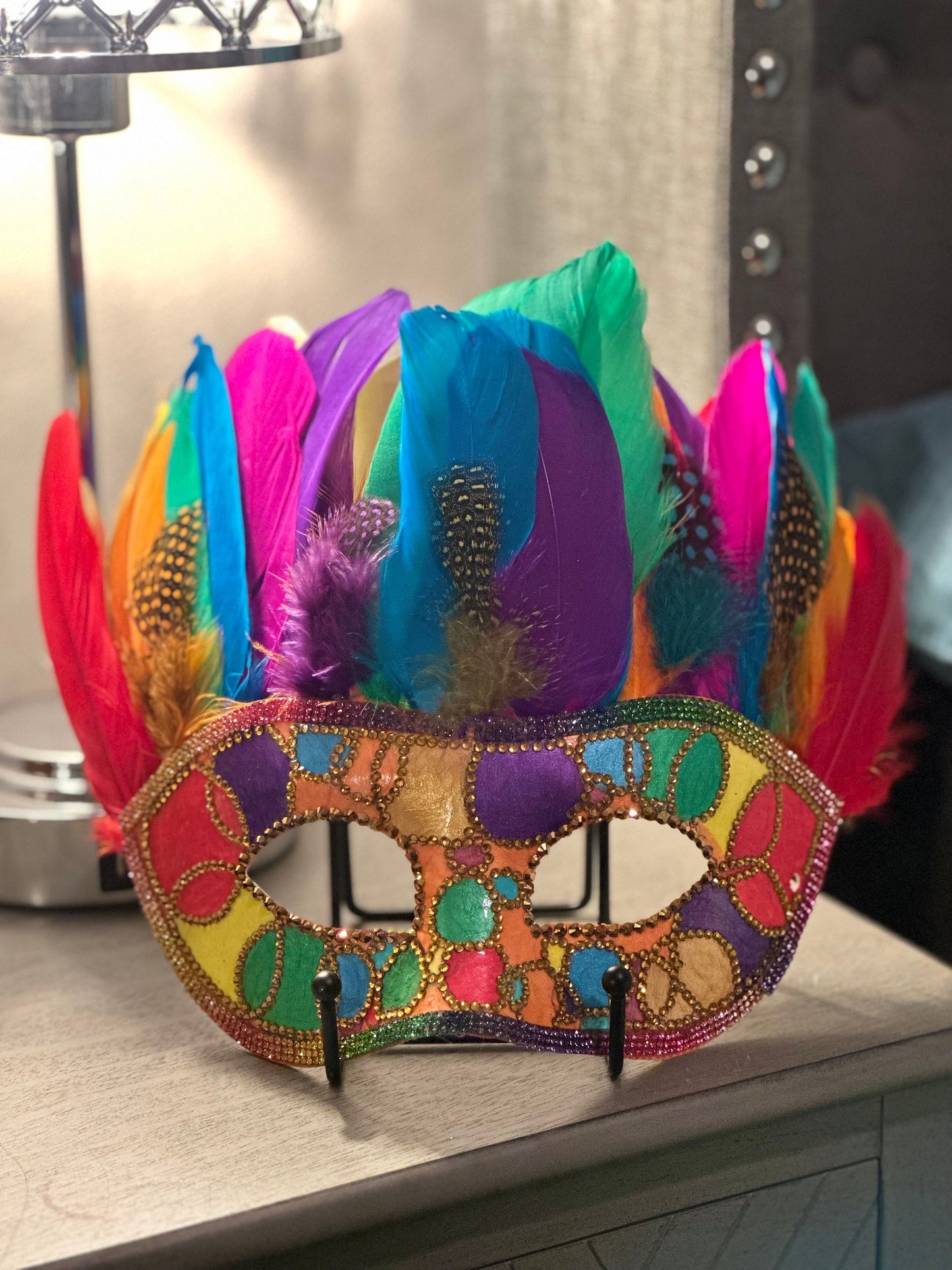Feathered Masquerade Mask: Living colors