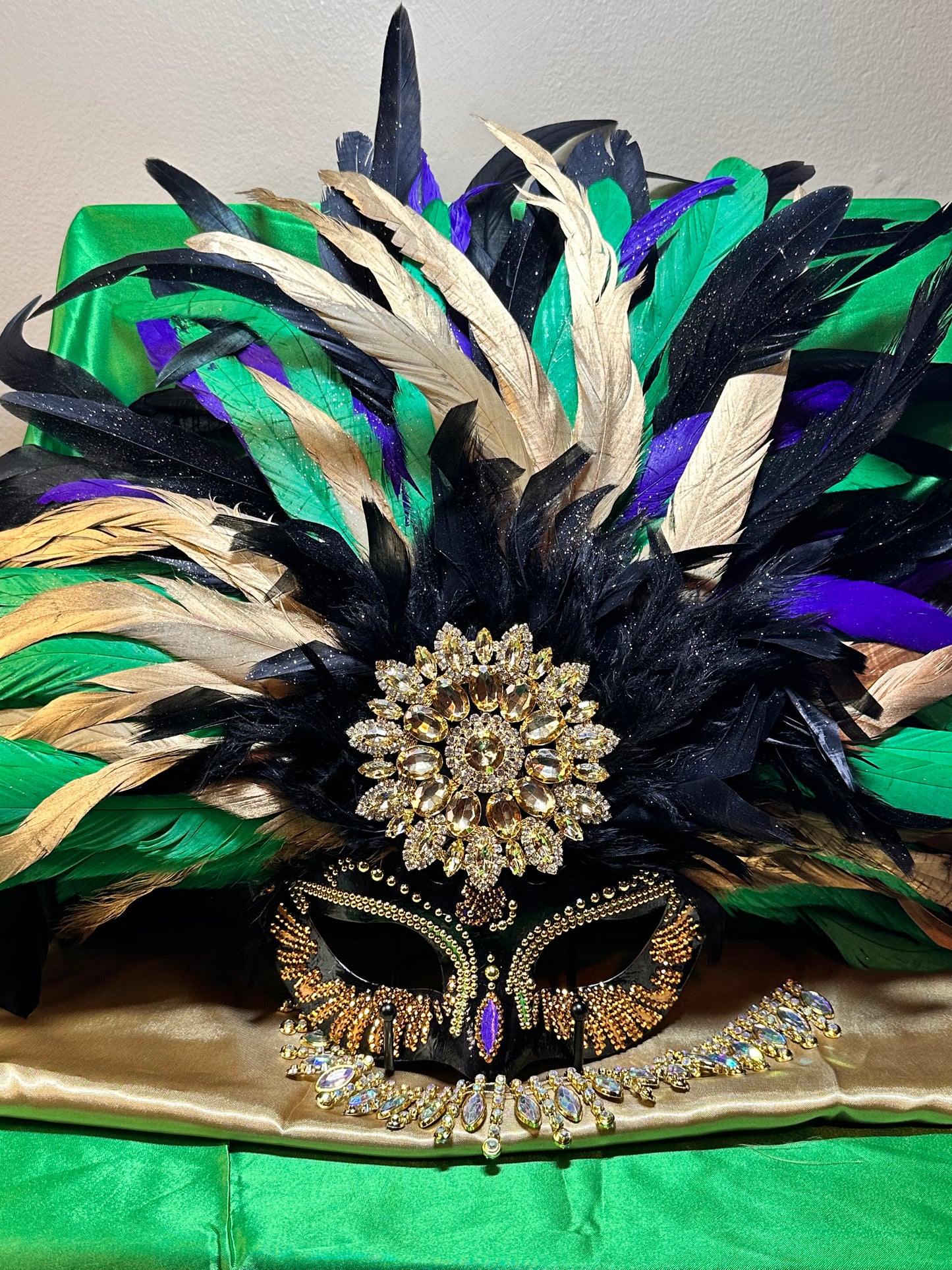 Vegas style masquerade mask: Mardi Gras Glam