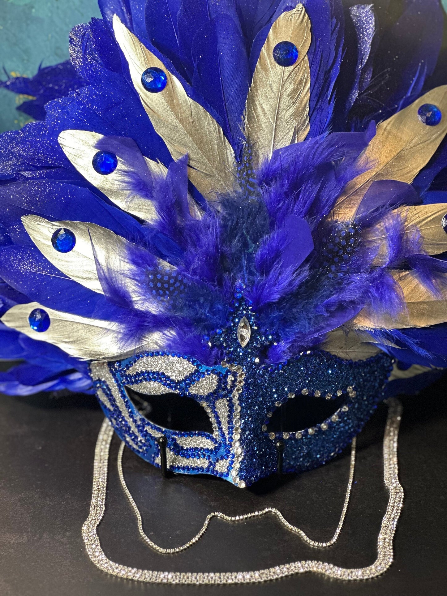 Vegas Style Feather Mask: Blue Obsession