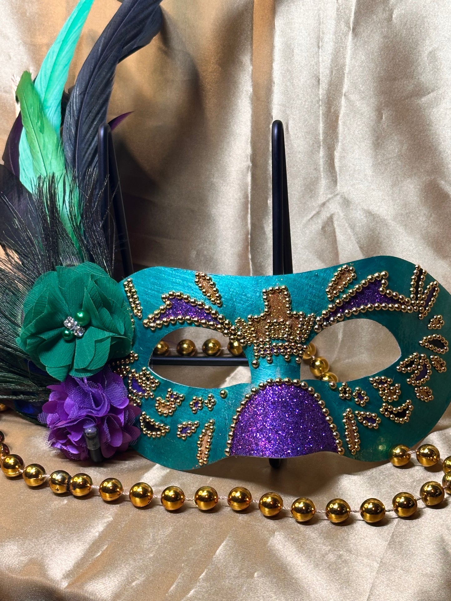Masquerade mask: Mardi Gras Frenzy