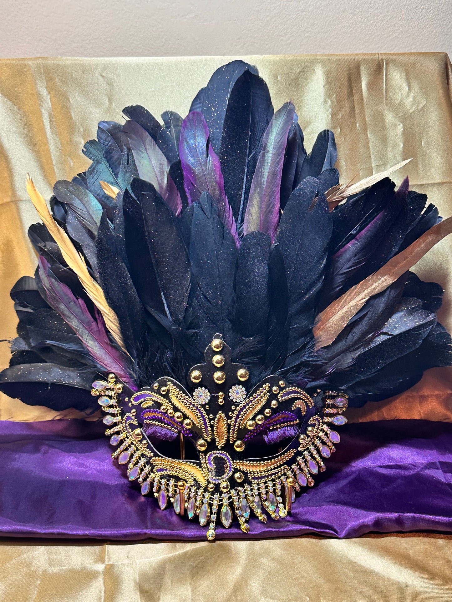 Vegas style mask: The Luxurious