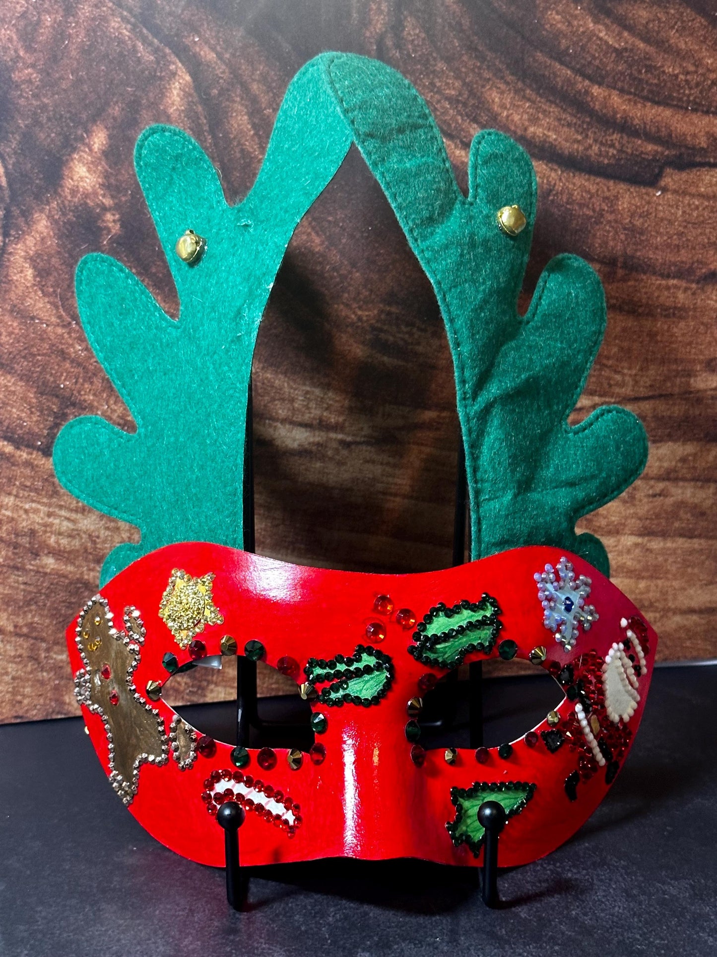 Christmas Face Mask: Holiday Home Decor