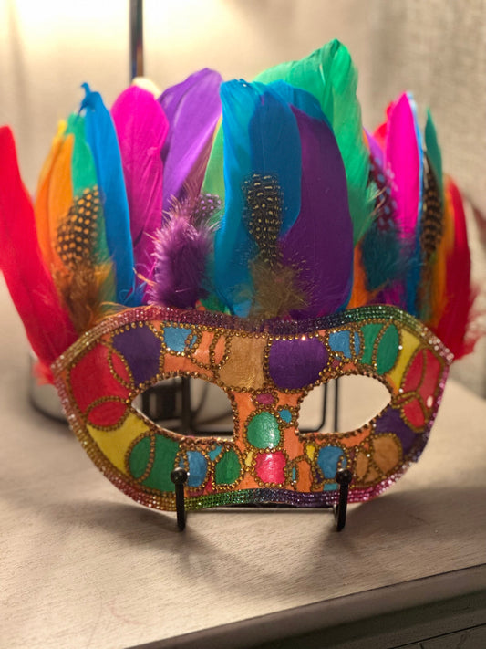 Feathered Masquerade Mask: Living colors
