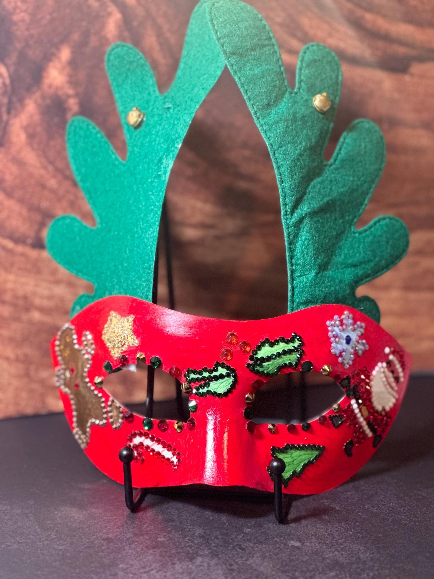 Christmas Face Mask: Holiday Home Decor