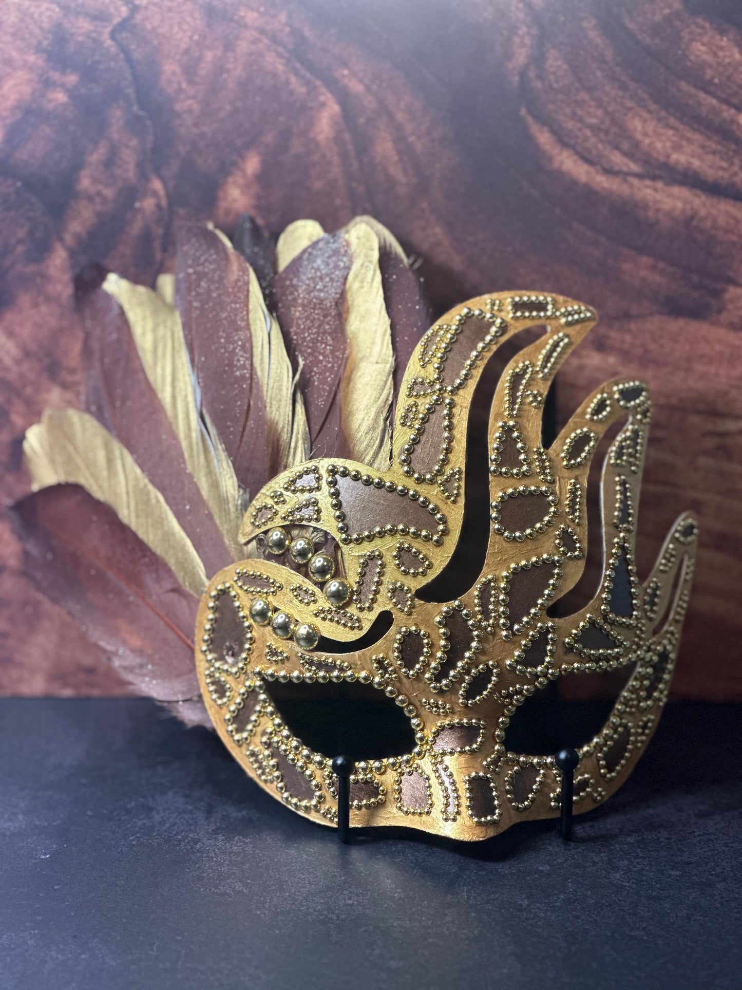 Giraffe Safari Mask: Feathered Home Decor