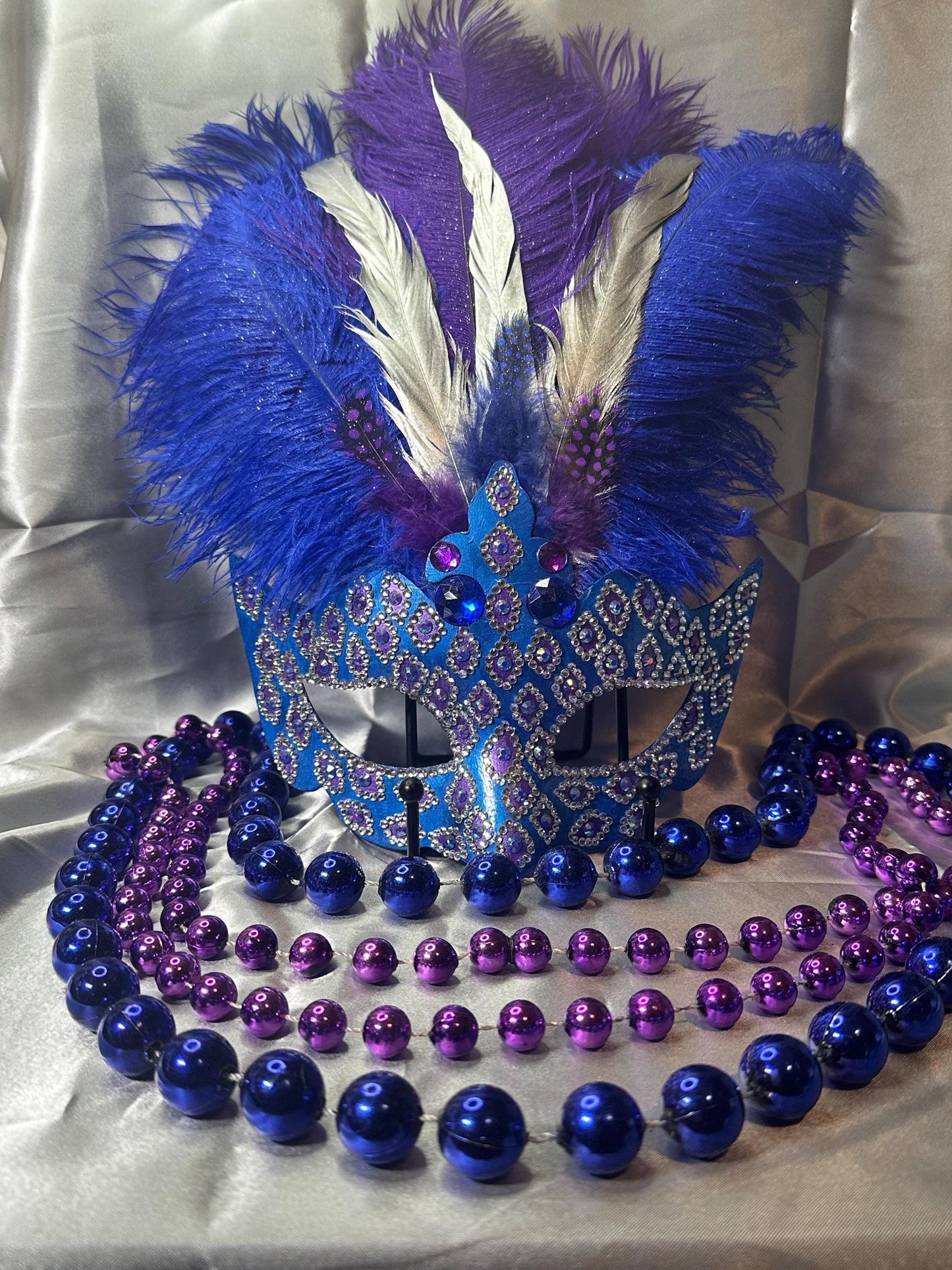 Feathered Masquerade Mask: Blue Diamonds