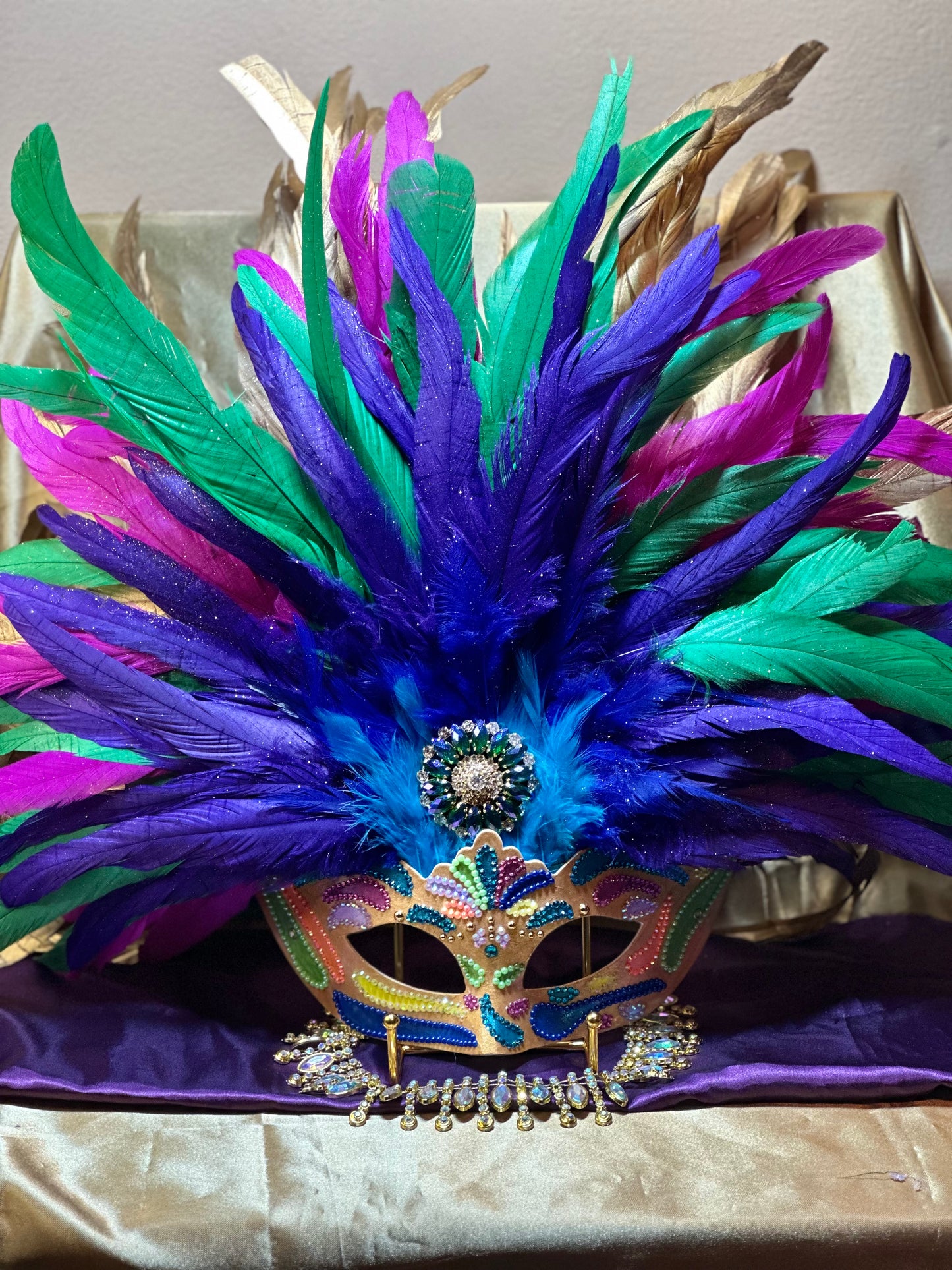 Vegas style mask: A tribute to Bali-wood