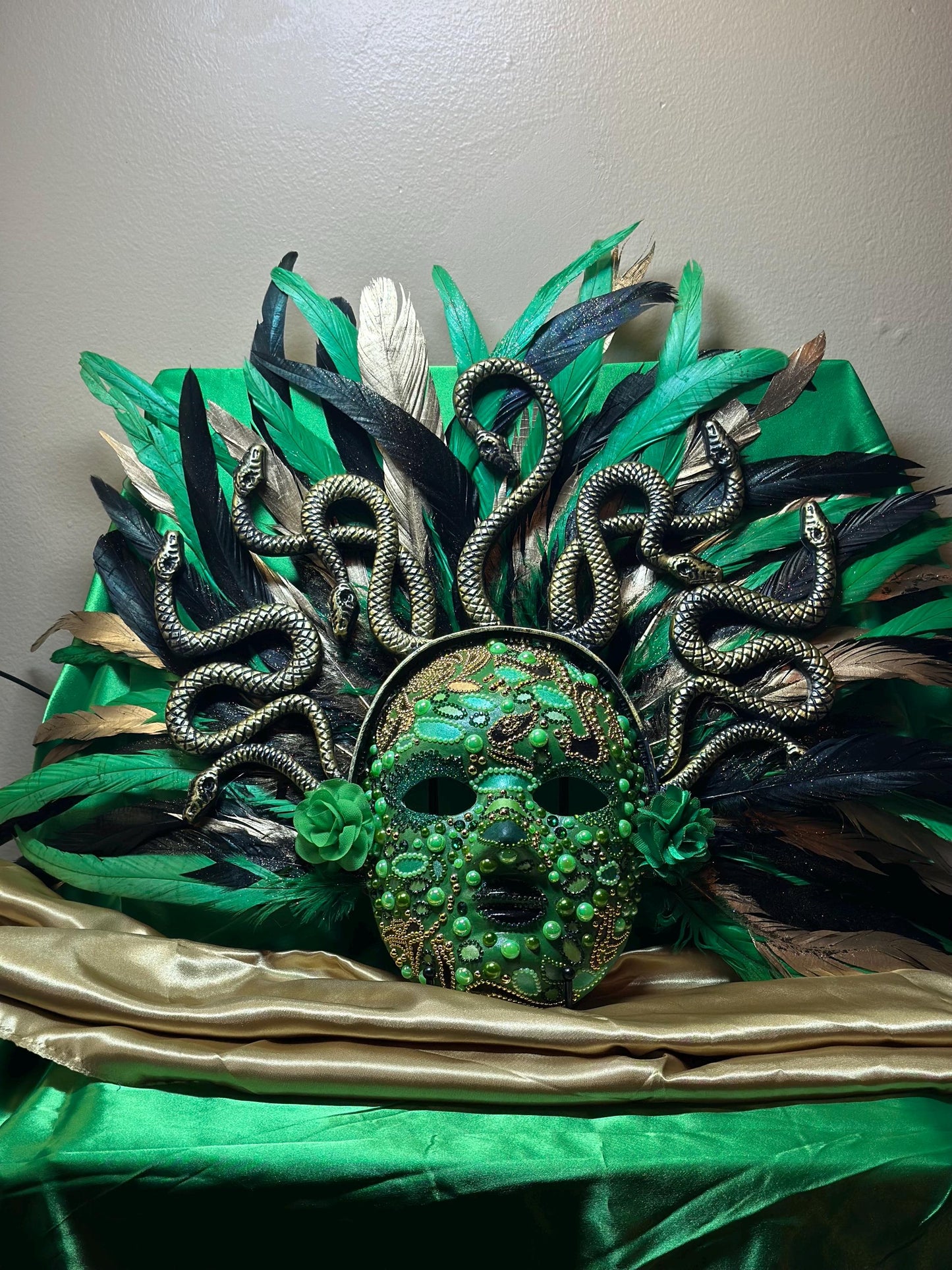 Medusa Mask: Display Stand Included