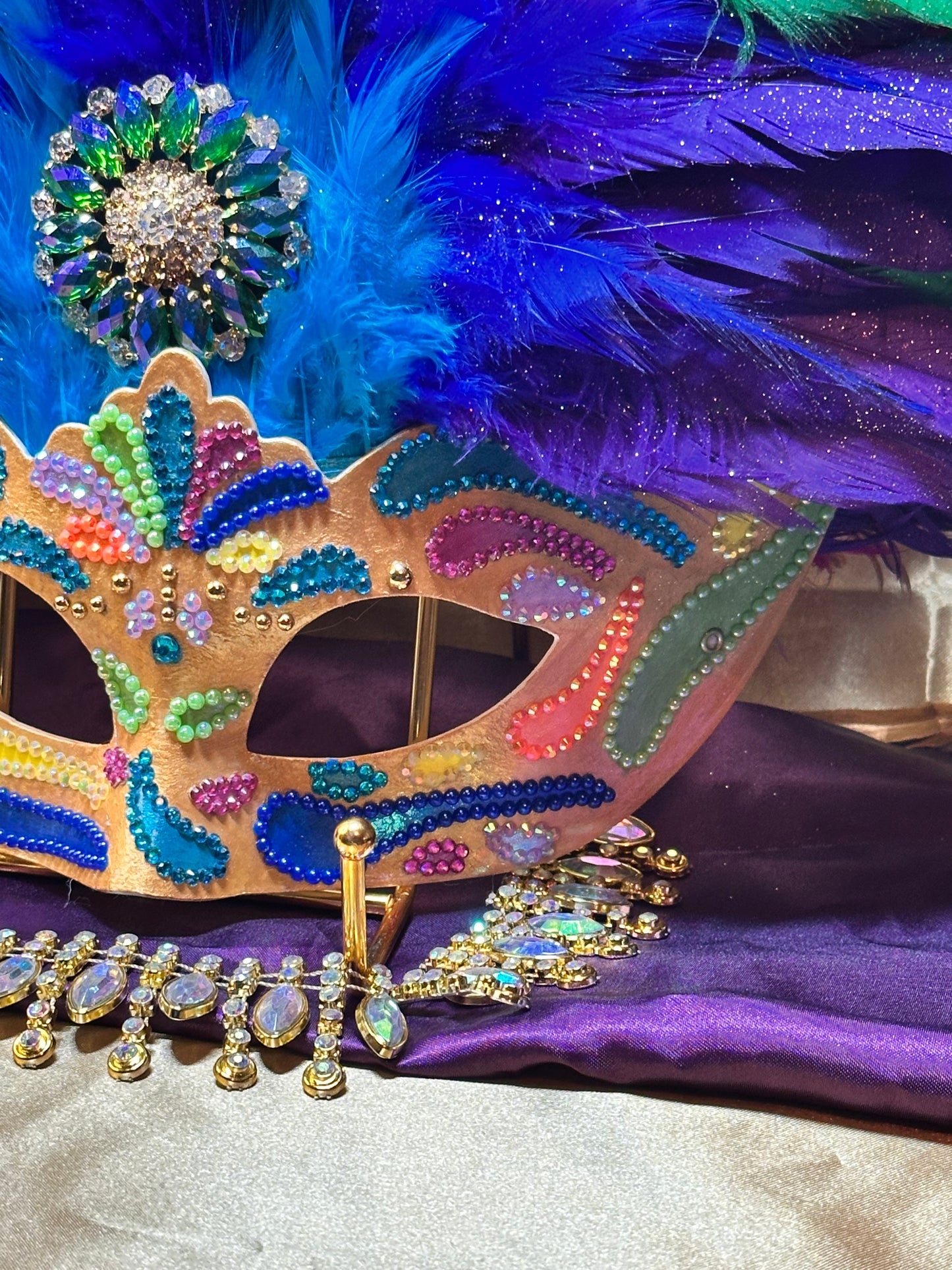 Vegas style mask: A tribute to Bali-wood