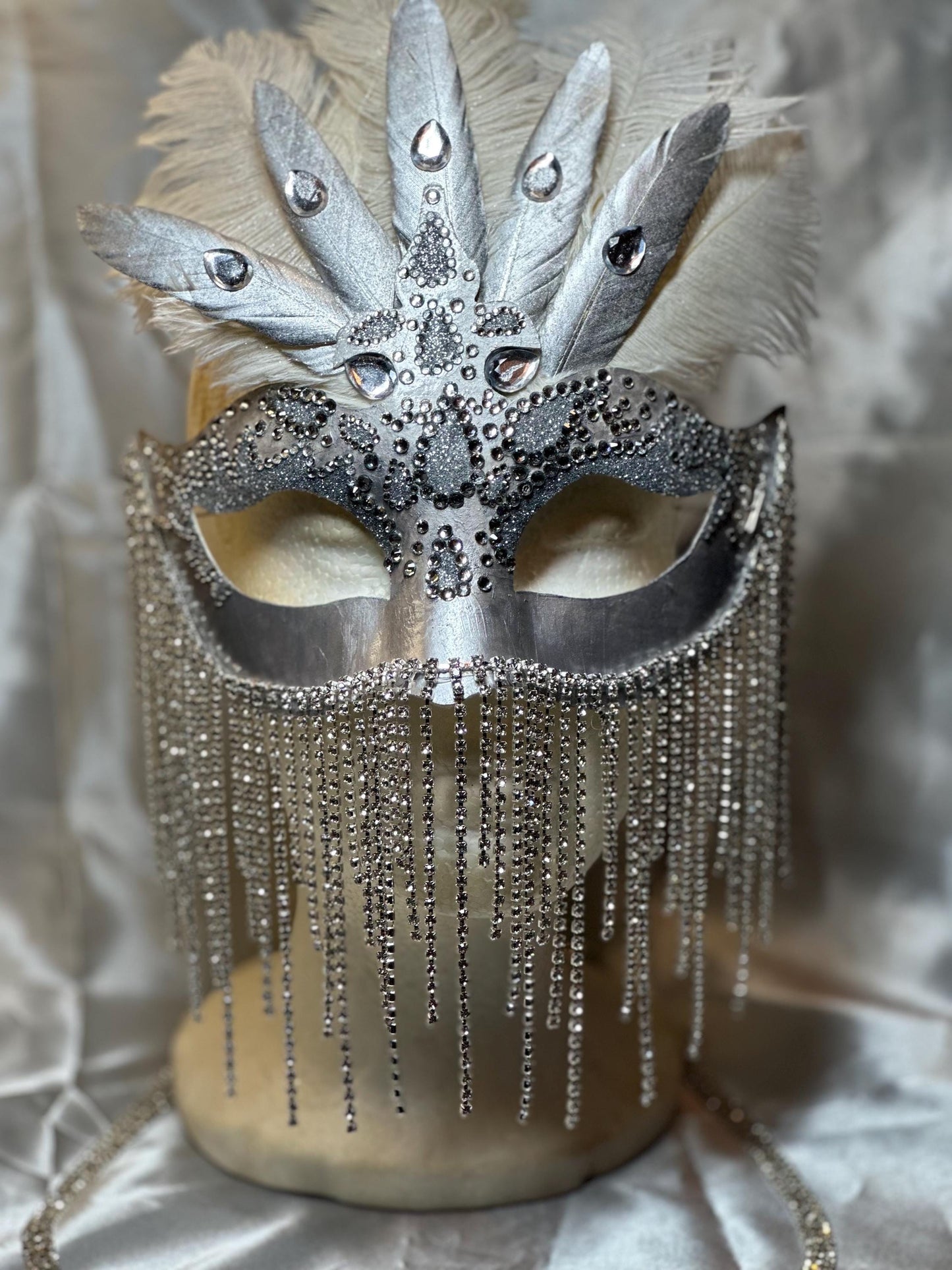 Exquisite Platinum Feather Masquerade Mask: Rhinestone Home Decor