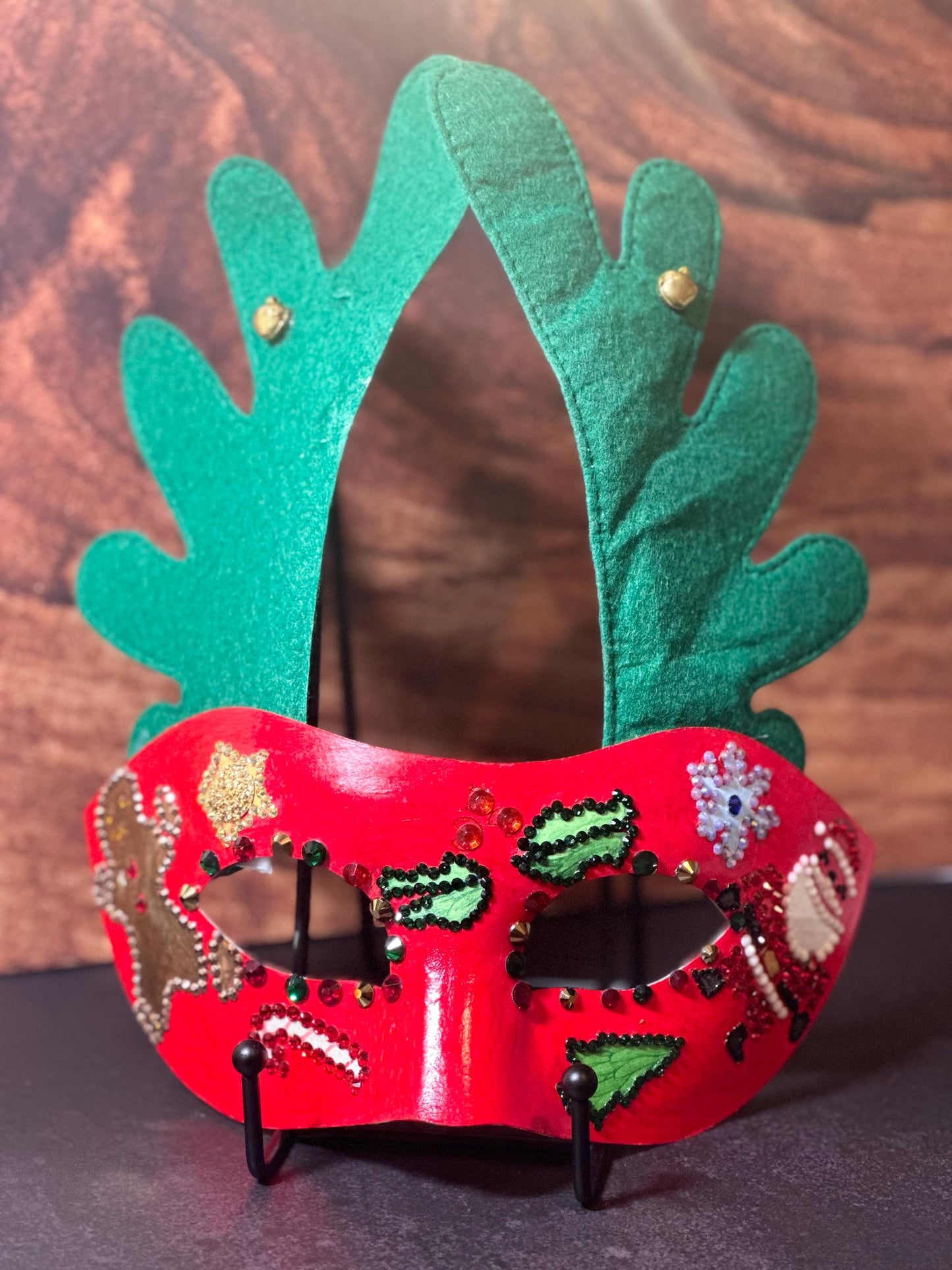 Christmas Face Mask: Holiday Home Decor