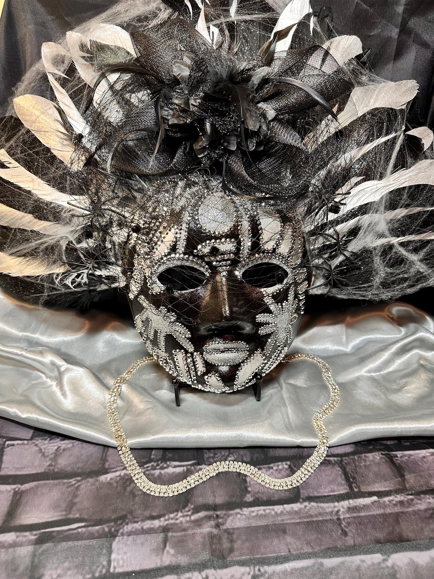 Black Widow Mask: Display Stand, Optional Hat Topper