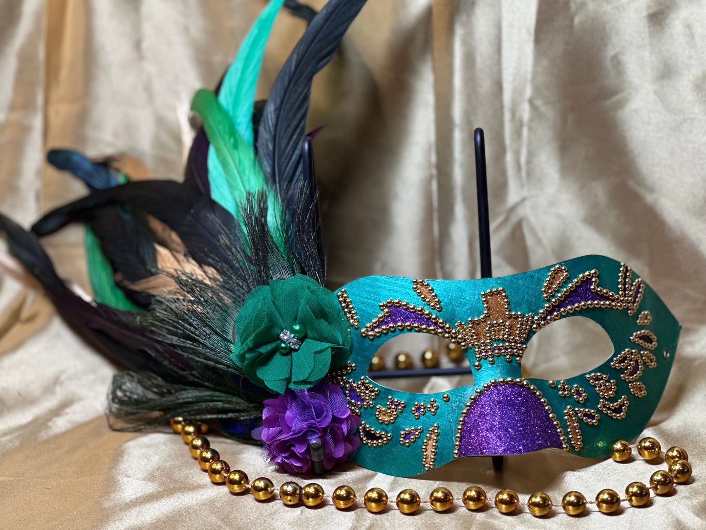 Masquerade mask: Mardi Gras Frenzy