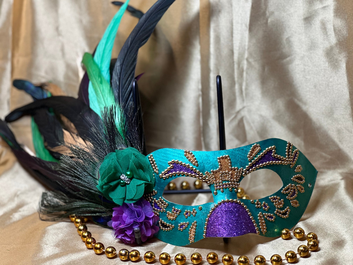 Masquerade mask: Mardi Gras Frenzy