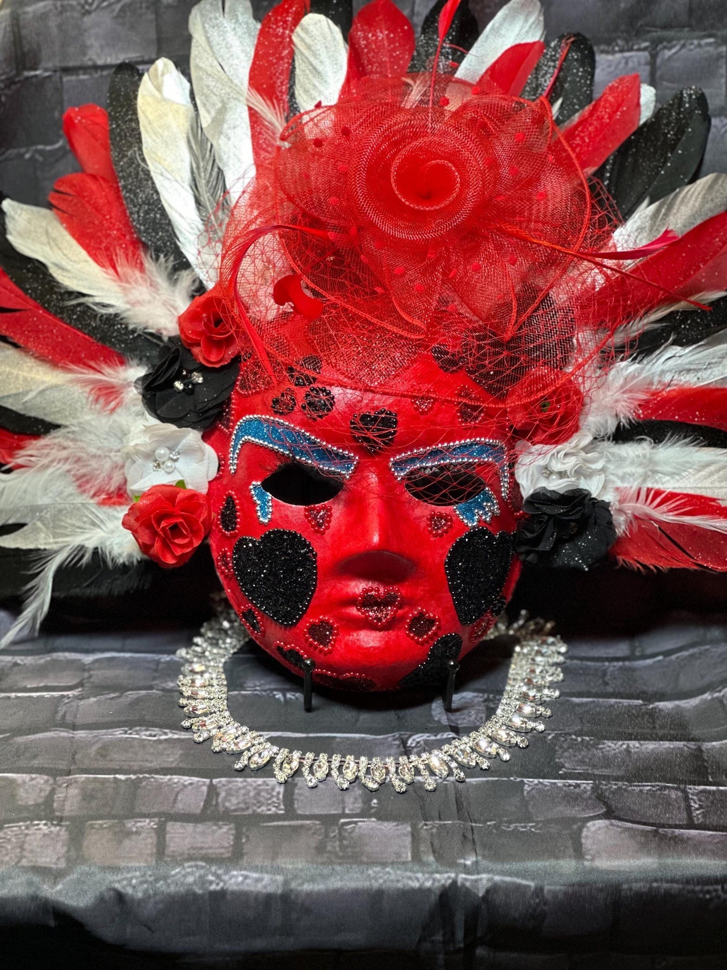 The Red Queen  (Alice in wonderland series)