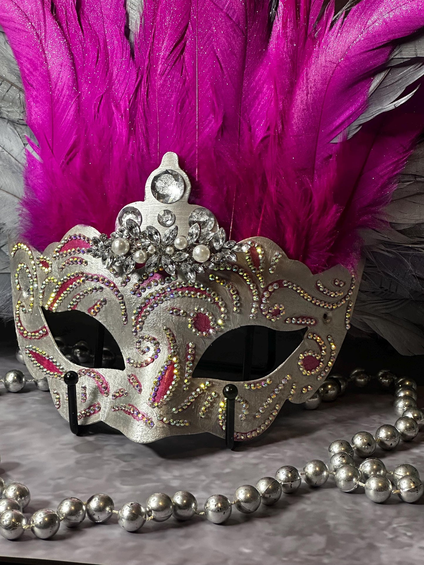 Vegas Style Feather Mask: Fantasia