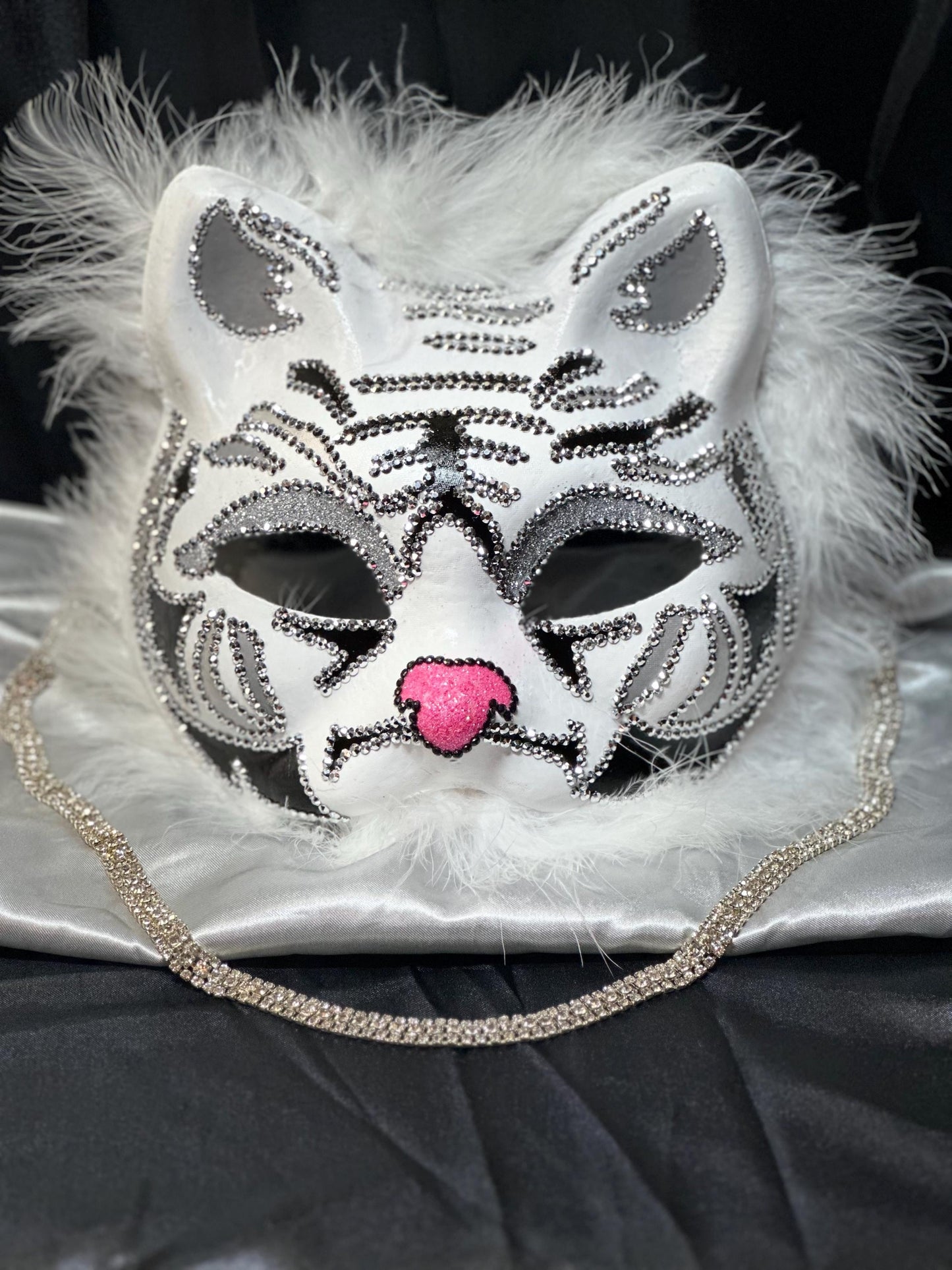 Masquerade mask: Siberian snow tiger