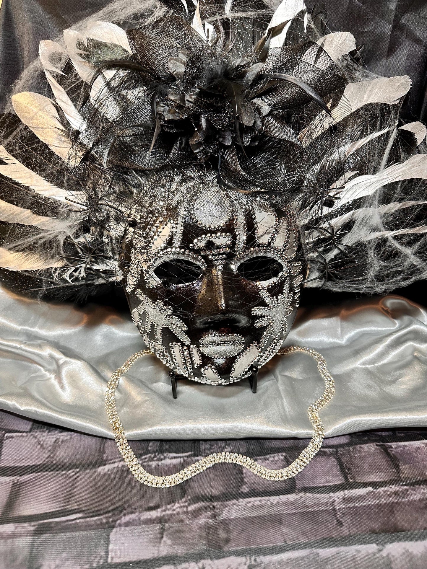 Black Widow Mask: Display Stand, Optional Hat Topper