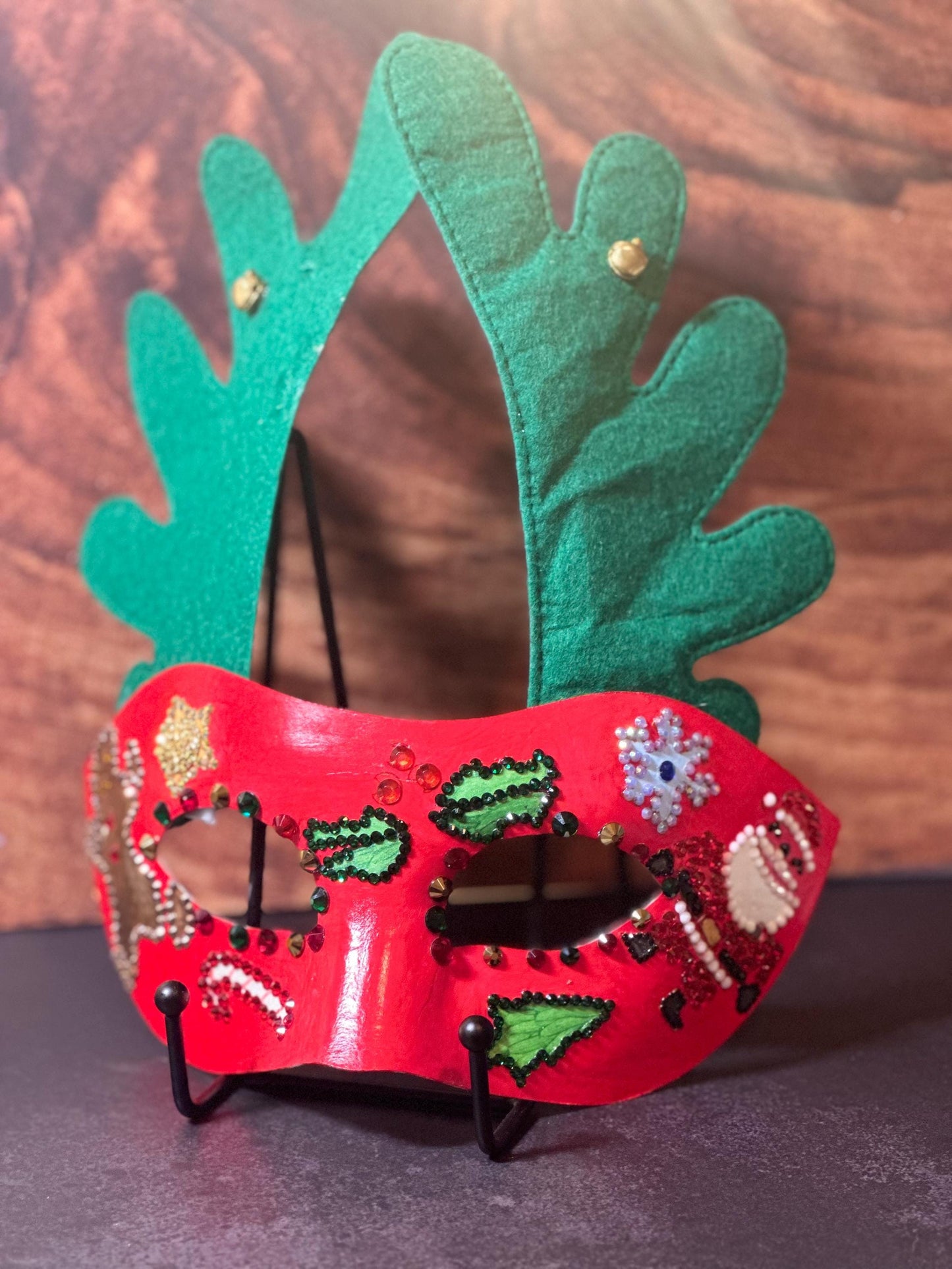 Christmas Face Mask: Holiday Home Decor