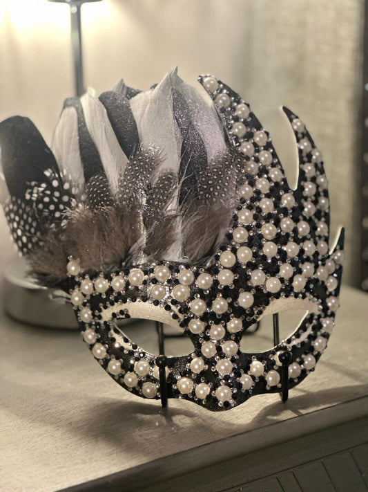 Feathered mask: A polka dot affair
