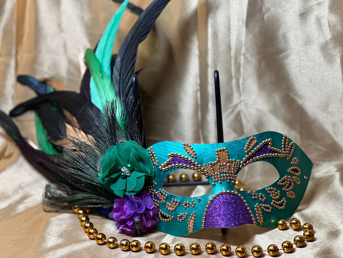 Masquerade mask: Mardi Gras Frenzy