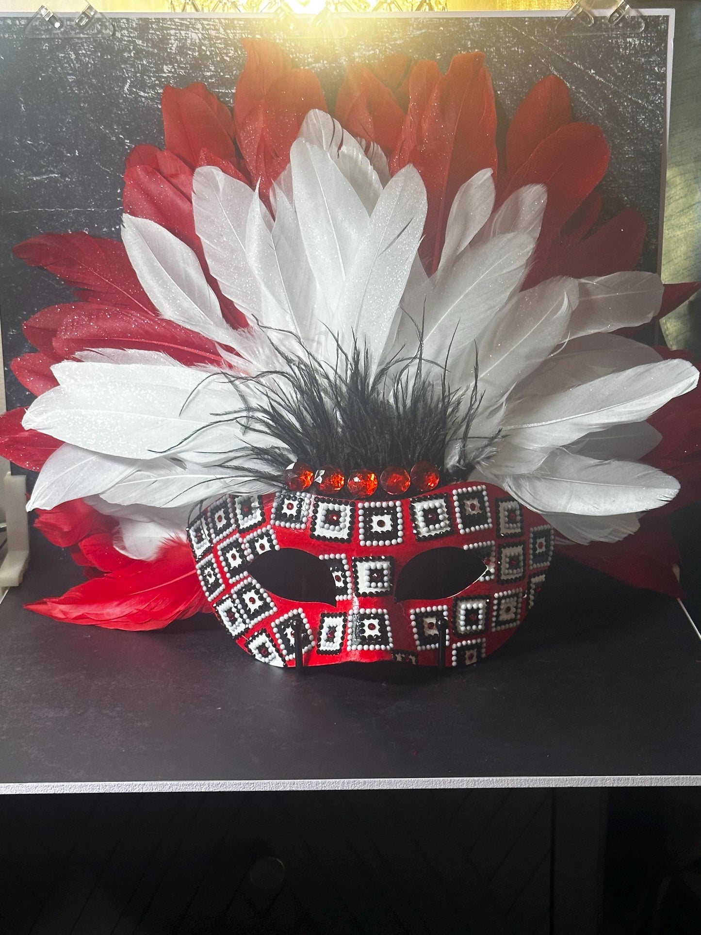 Vegas Style Feather Mask: Checkmate