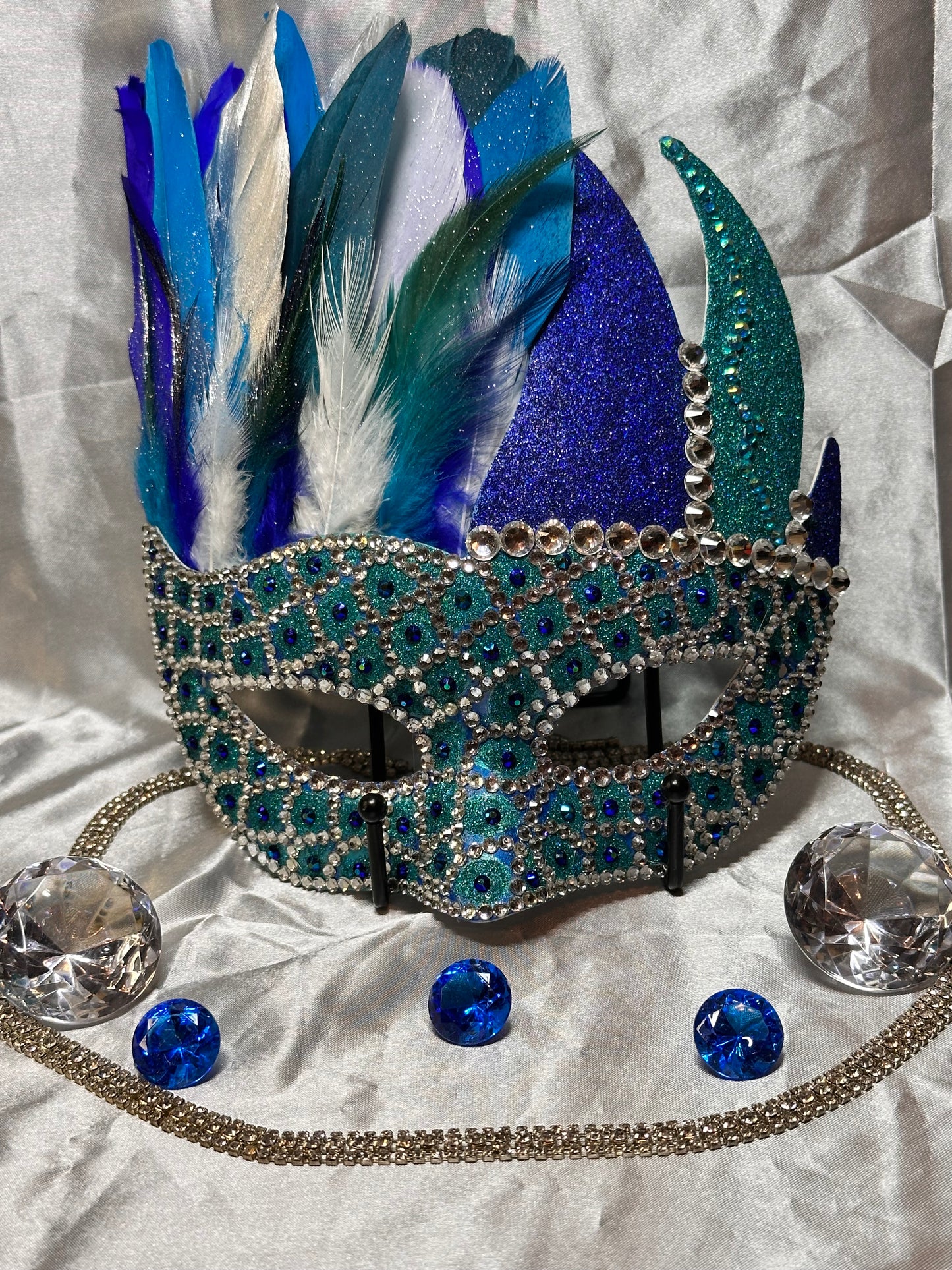 Feathered Mask: Aquatic Beauty