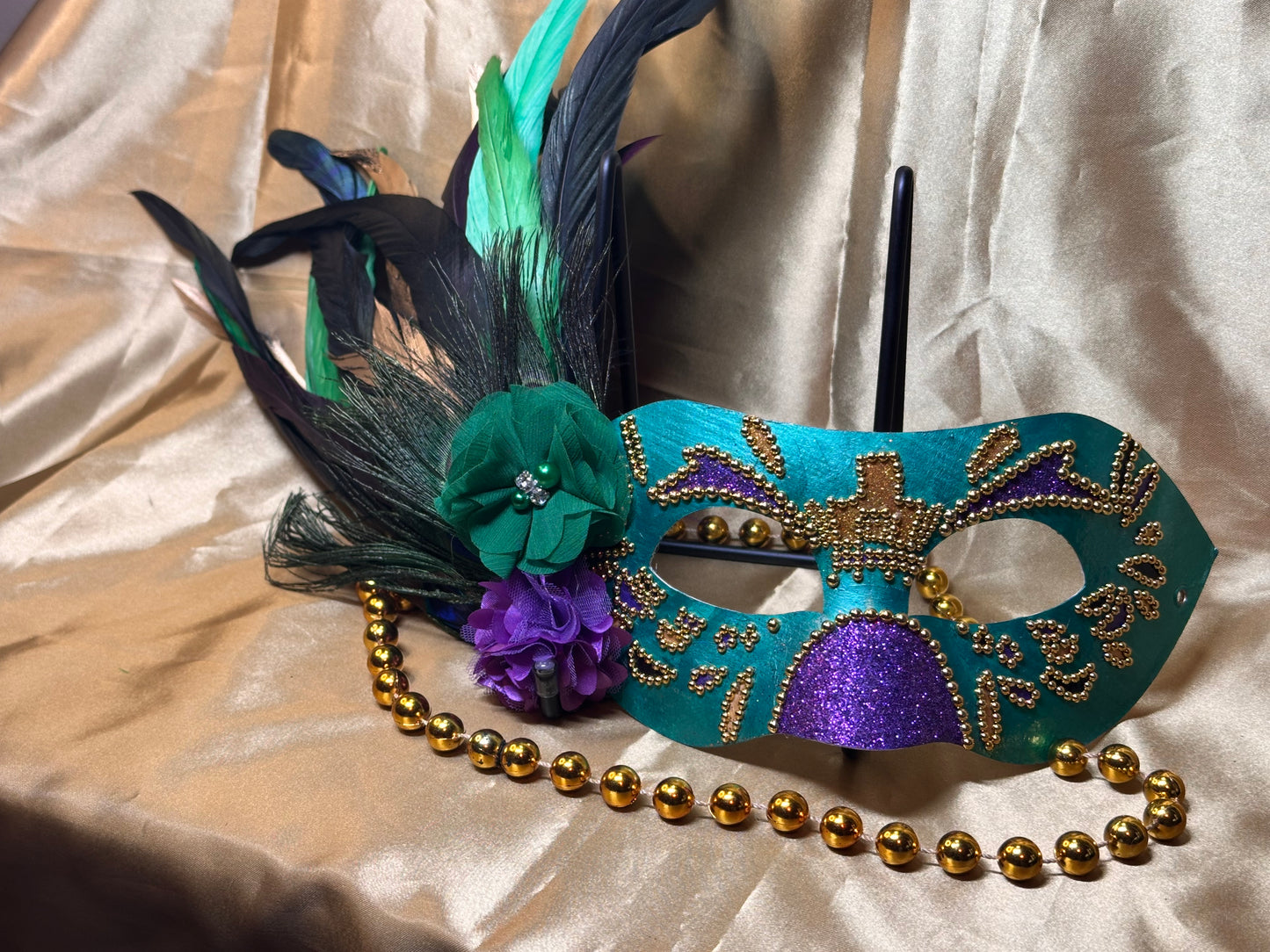 Masquerade mask: Mardi Gras Frenzy