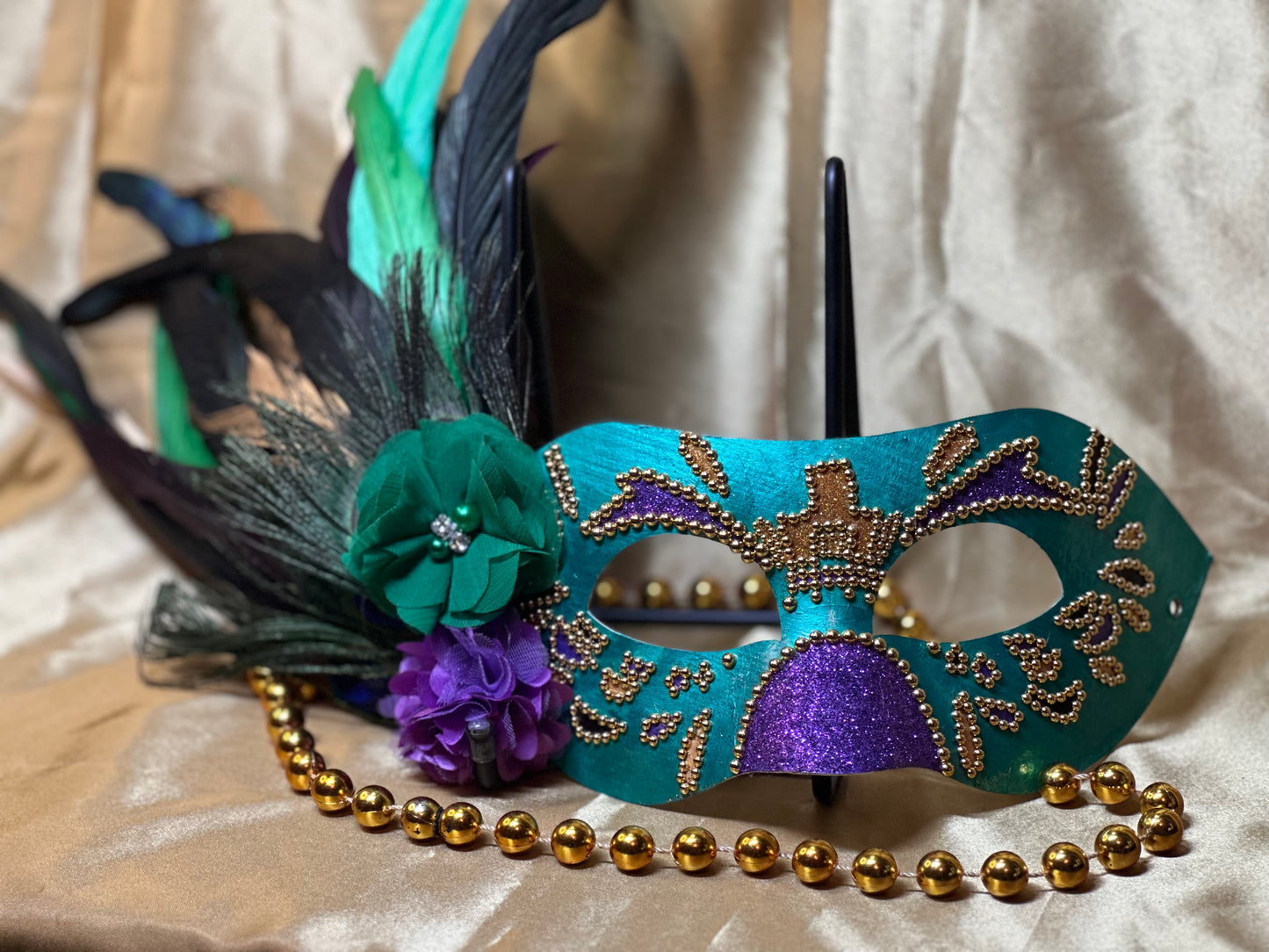 Masquerade mask: Mardi Gras Frenzy