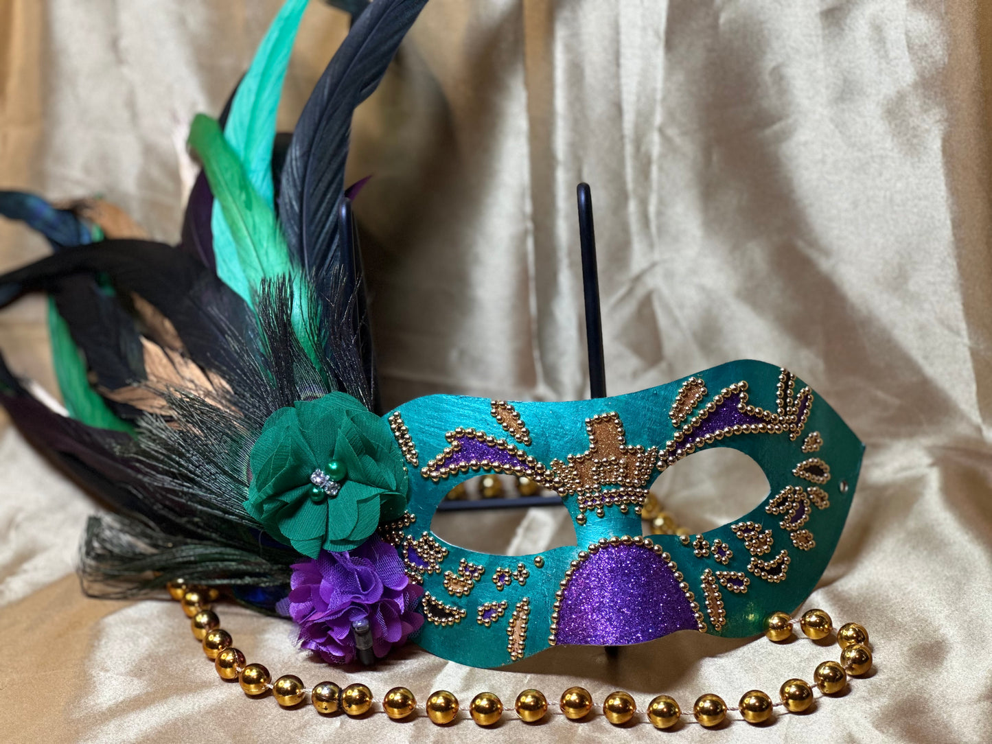 Masquerade mask: Mardi Gras Frenzy