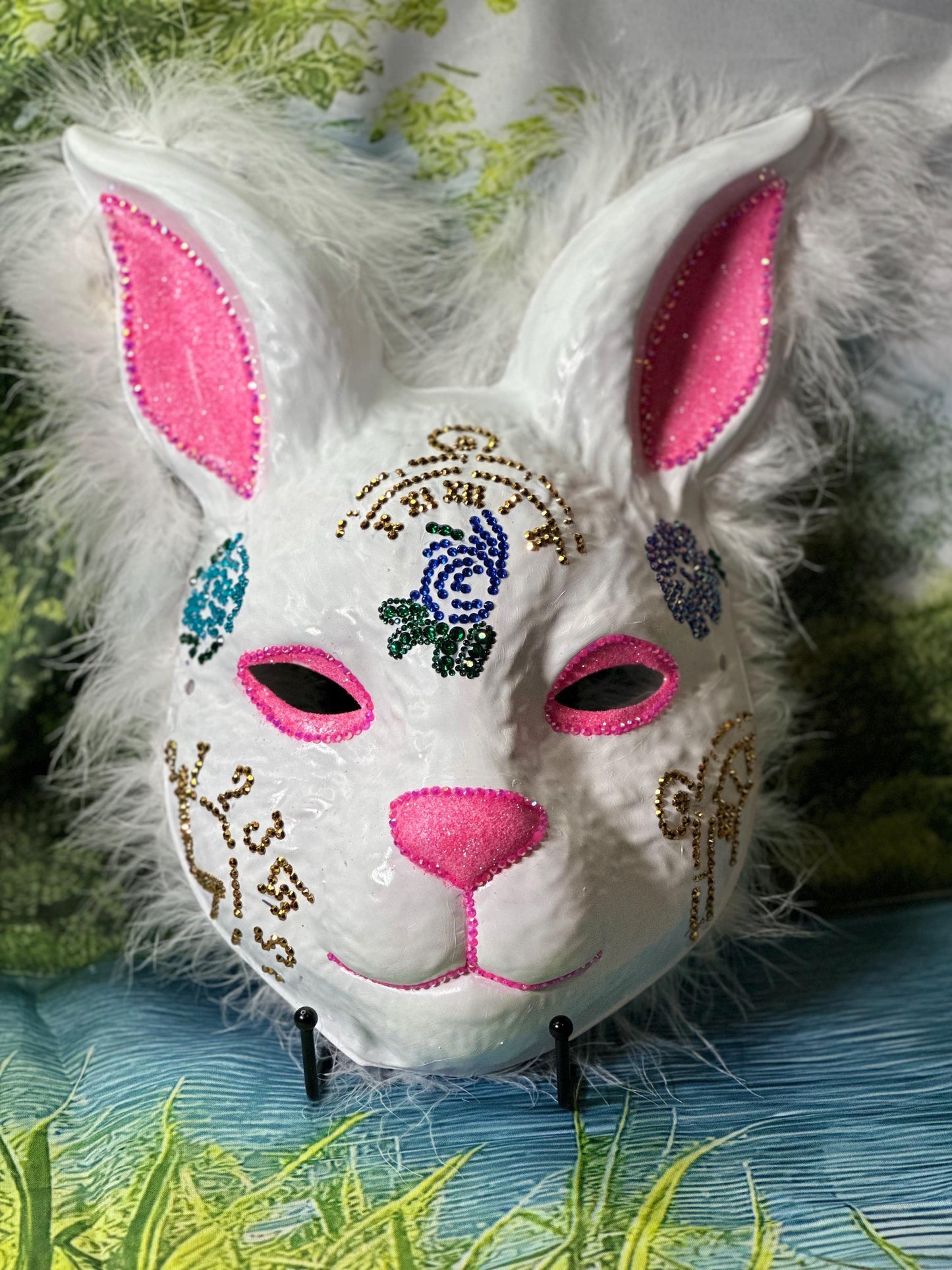 The white rabbit (Alice in wonderland series)