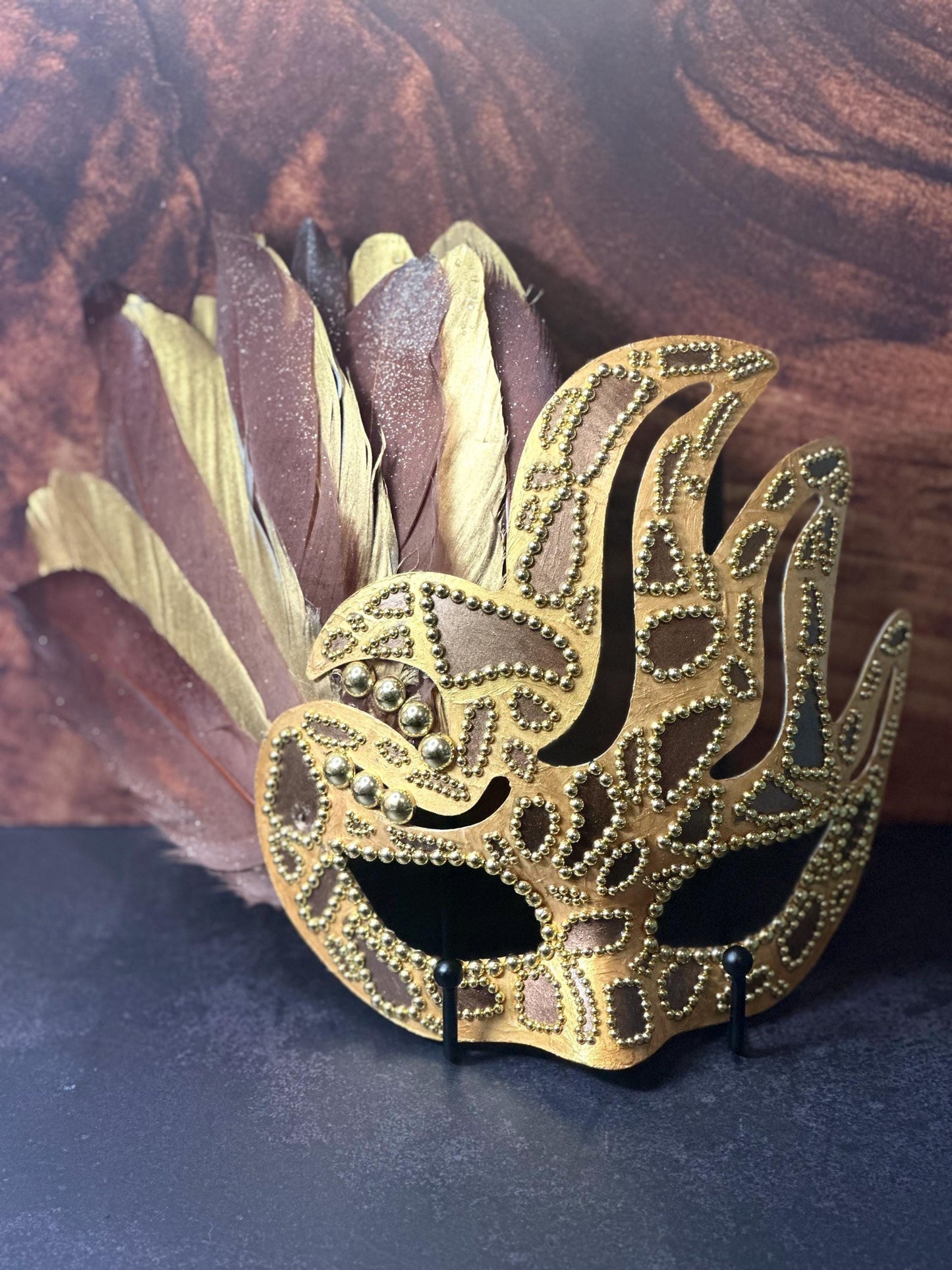 Giraffe Safari Mask: Feathered Home Decor