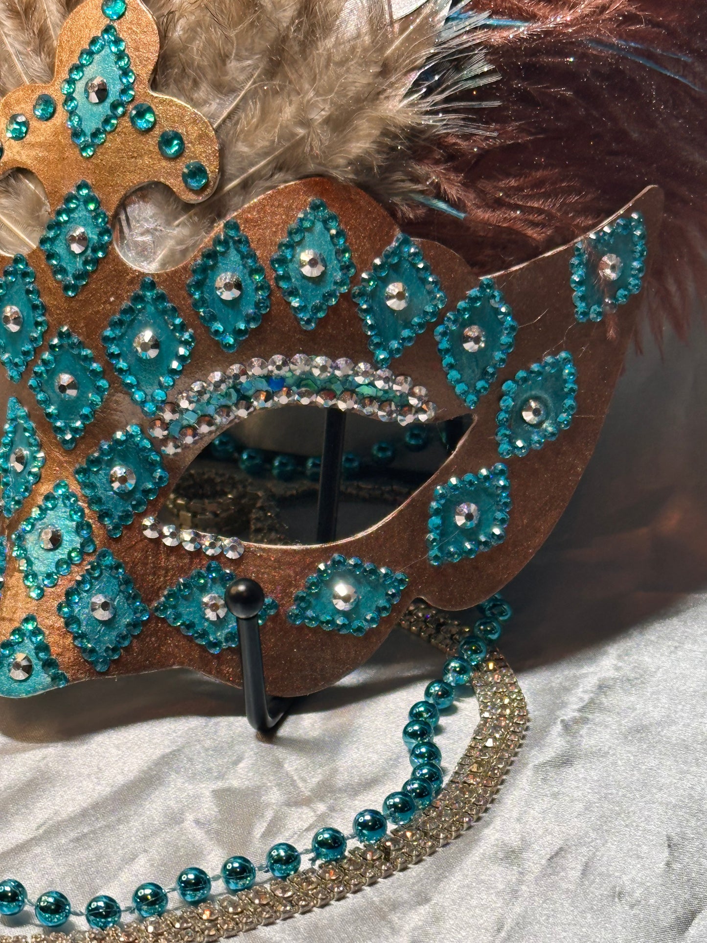 Feathered Masquerade Mask: Turquoise Espresso