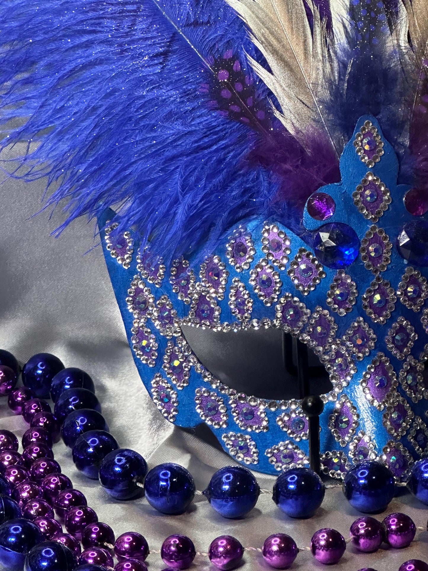 Feathered Masquerade Mask: Blue Diamonds