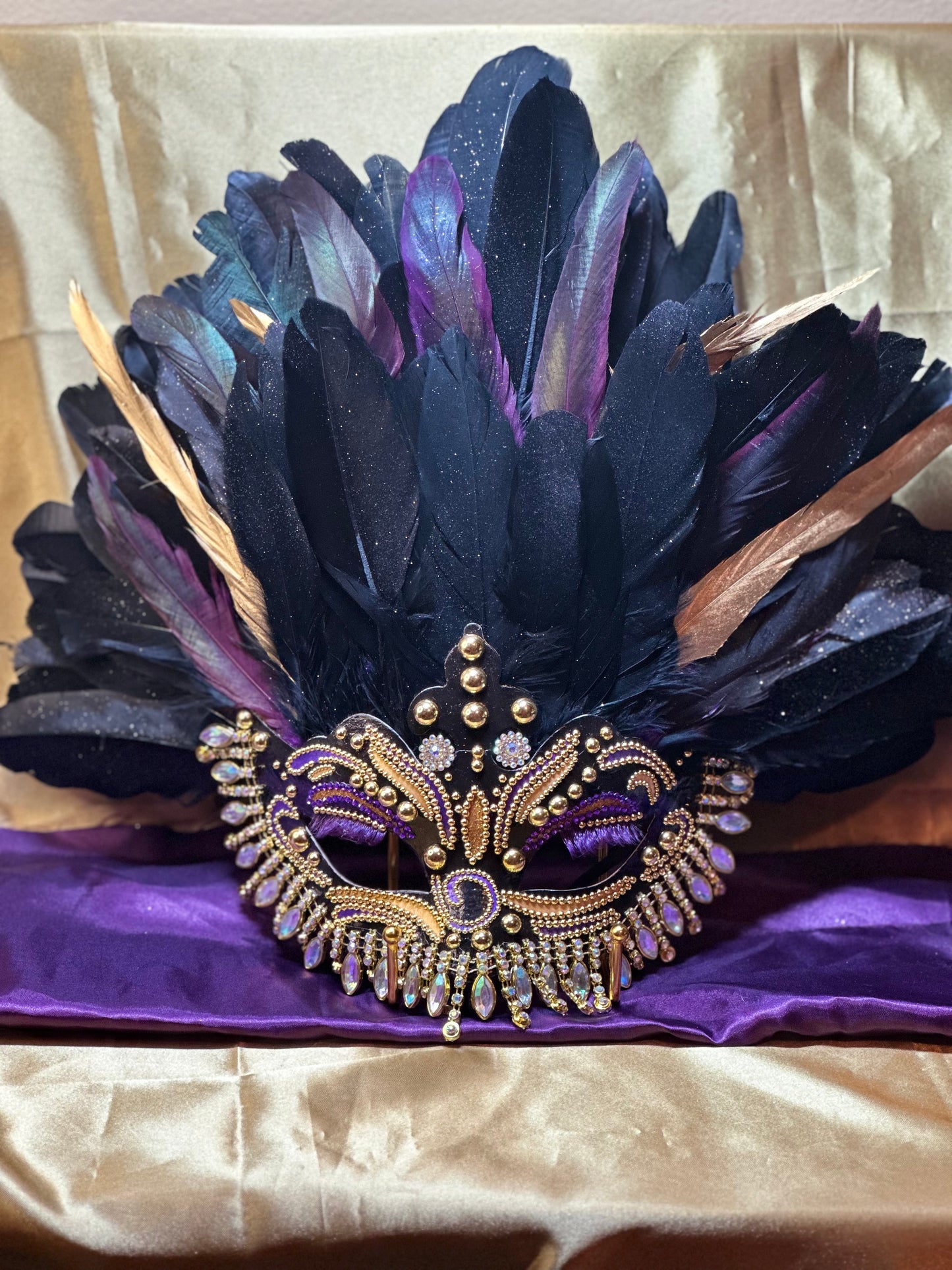 Vegas style mask: The Luxurious