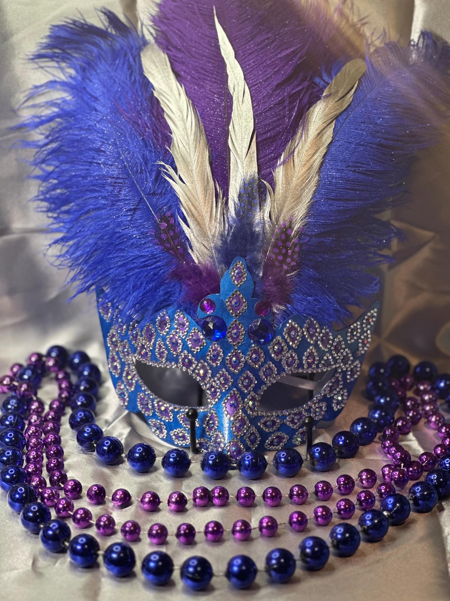 Feathered Masquerade Mask: Blue Diamonds