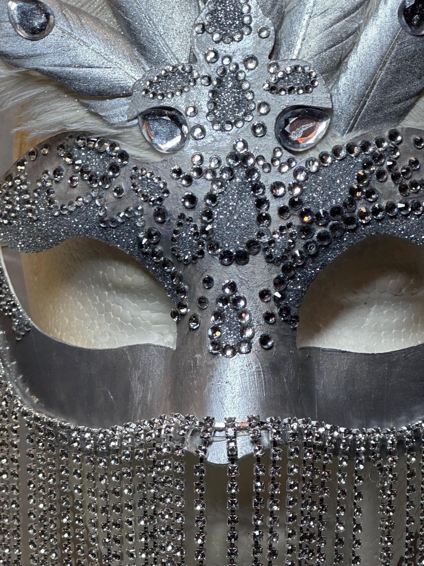 Exquisite Platinum Feather Masquerade Mask: Rhinestone Home Decor