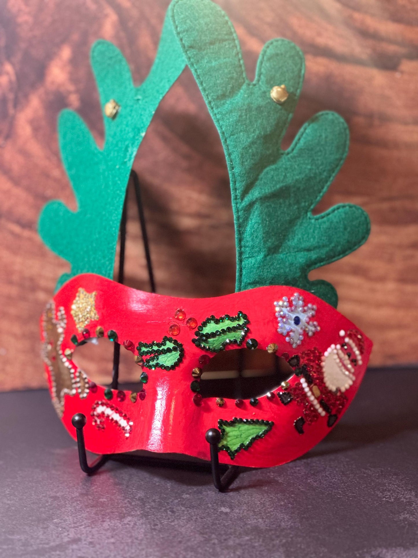 Christmas Face Mask: Holiday Home Decor