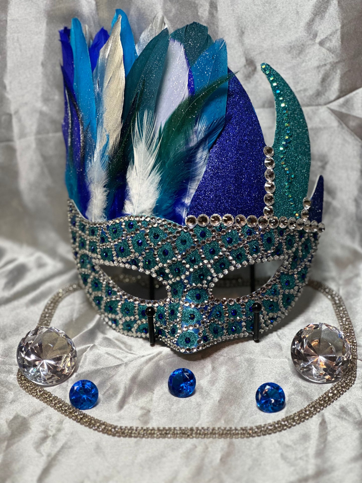 Feathered Mask: Aquatic Beauty