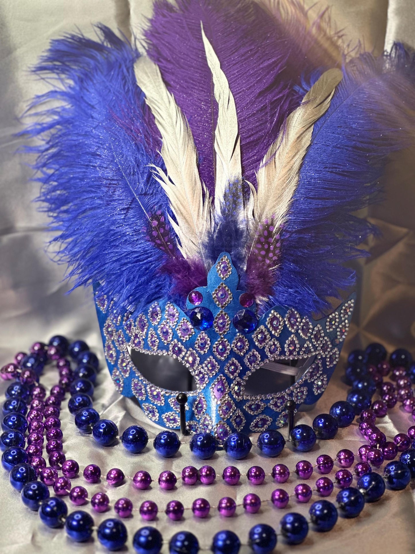 Feathered Masquerade Mask: Blue Diamonds