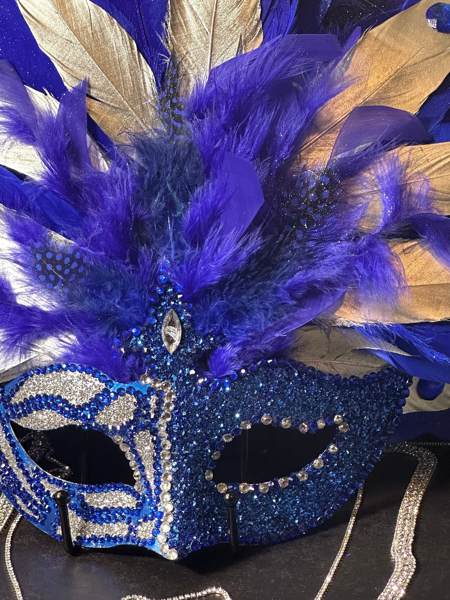 Vegas Style Feather Mask: Blue Obsession