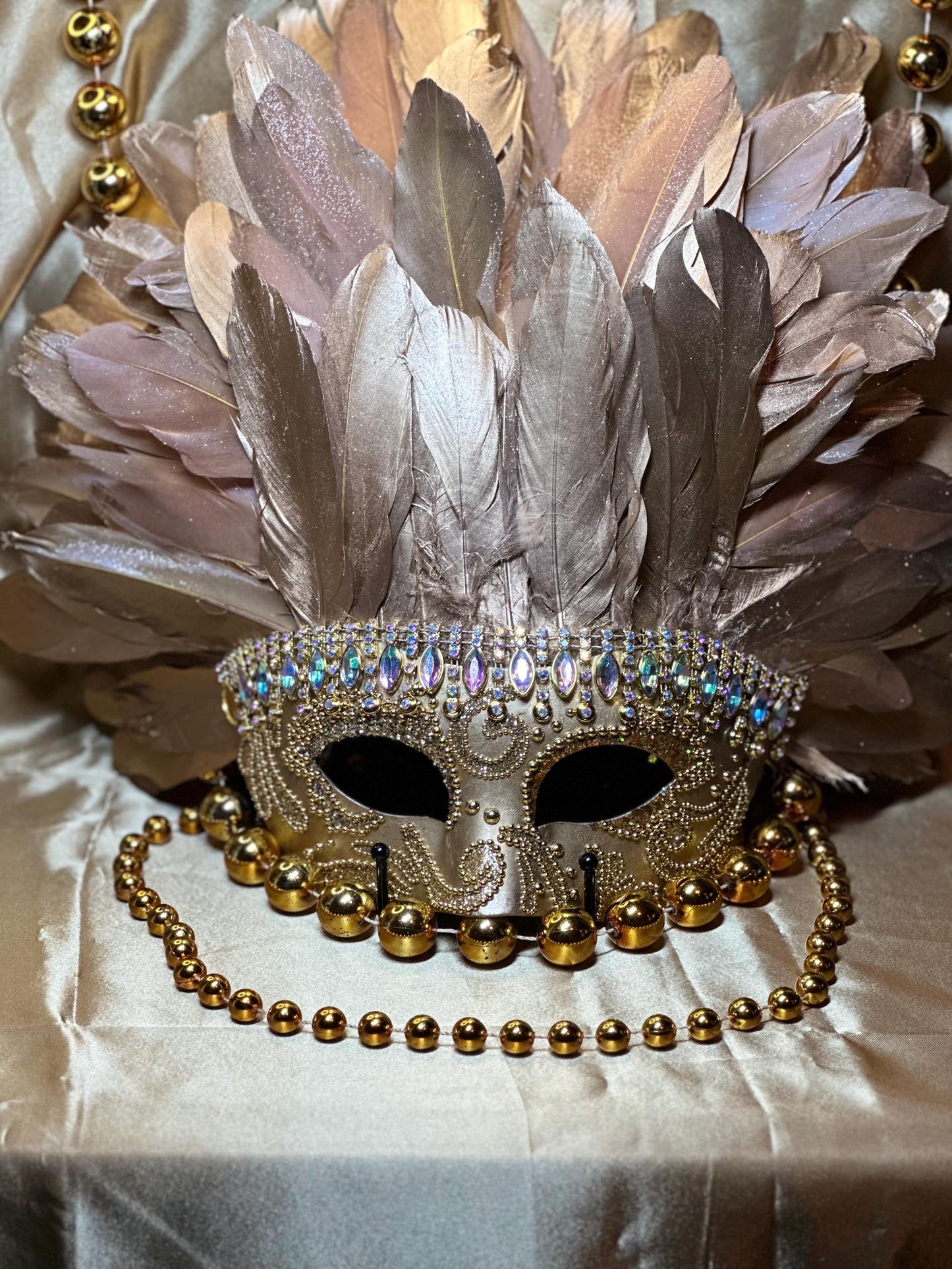 Vegas Style Feather Mask: The Gold Rush