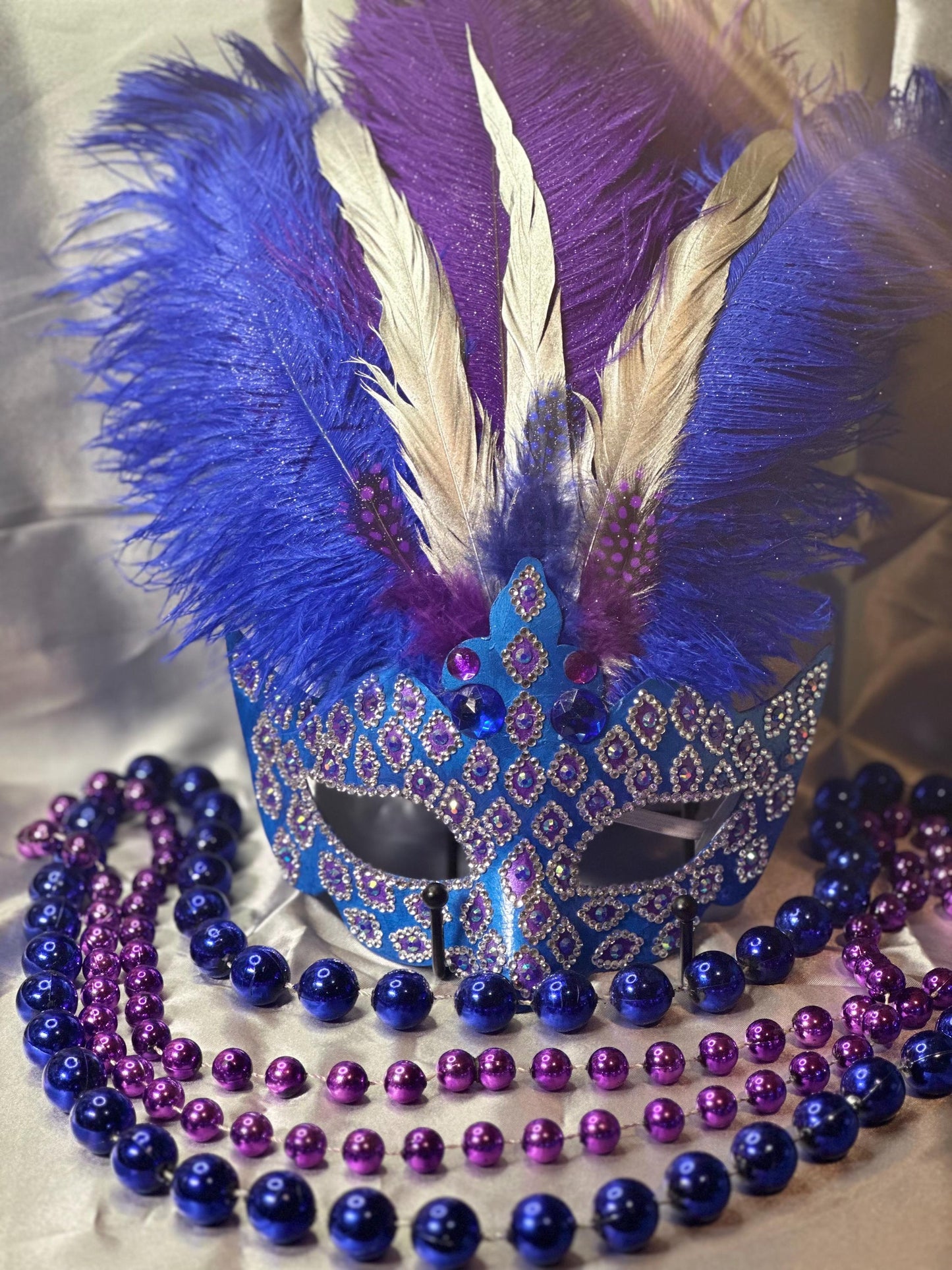 Feathered Masquerade Mask: Blue Diamonds