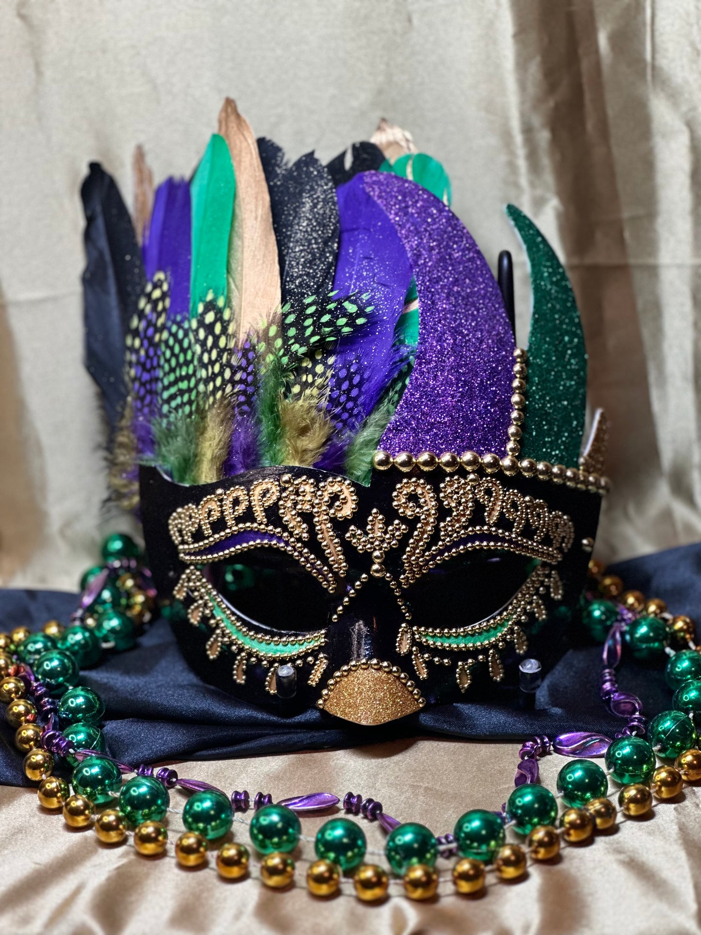 Masquerade Mask: Mardi Gras Finesse