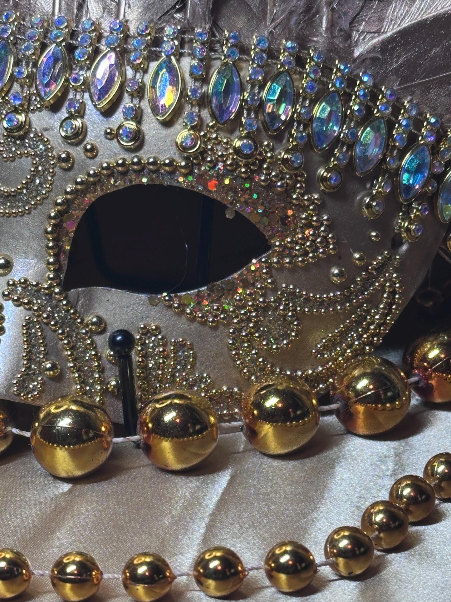 Vegas Style Feather Mask: The Gold Rush