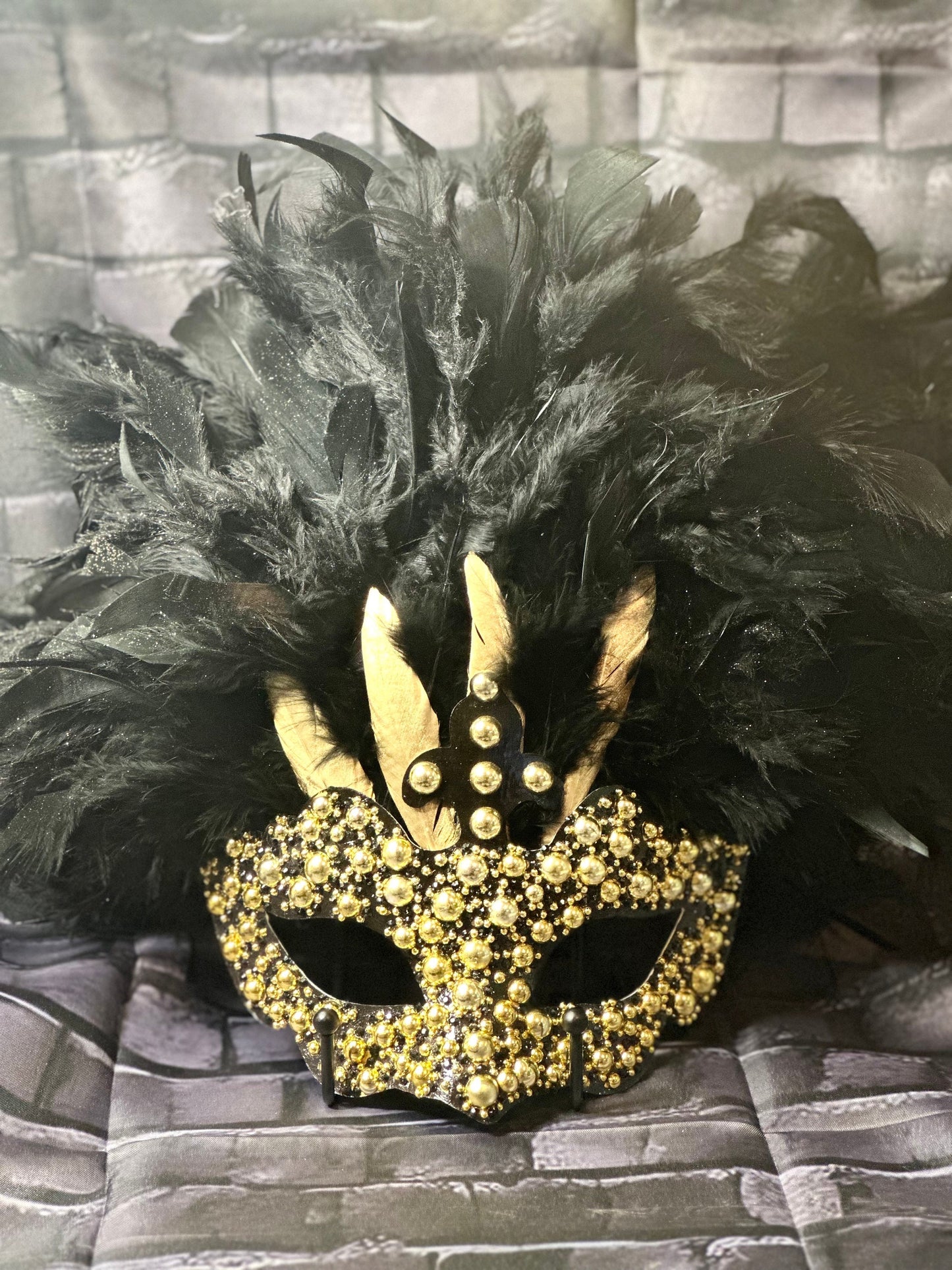 Feathered Masquerade Mask: Home Decor
