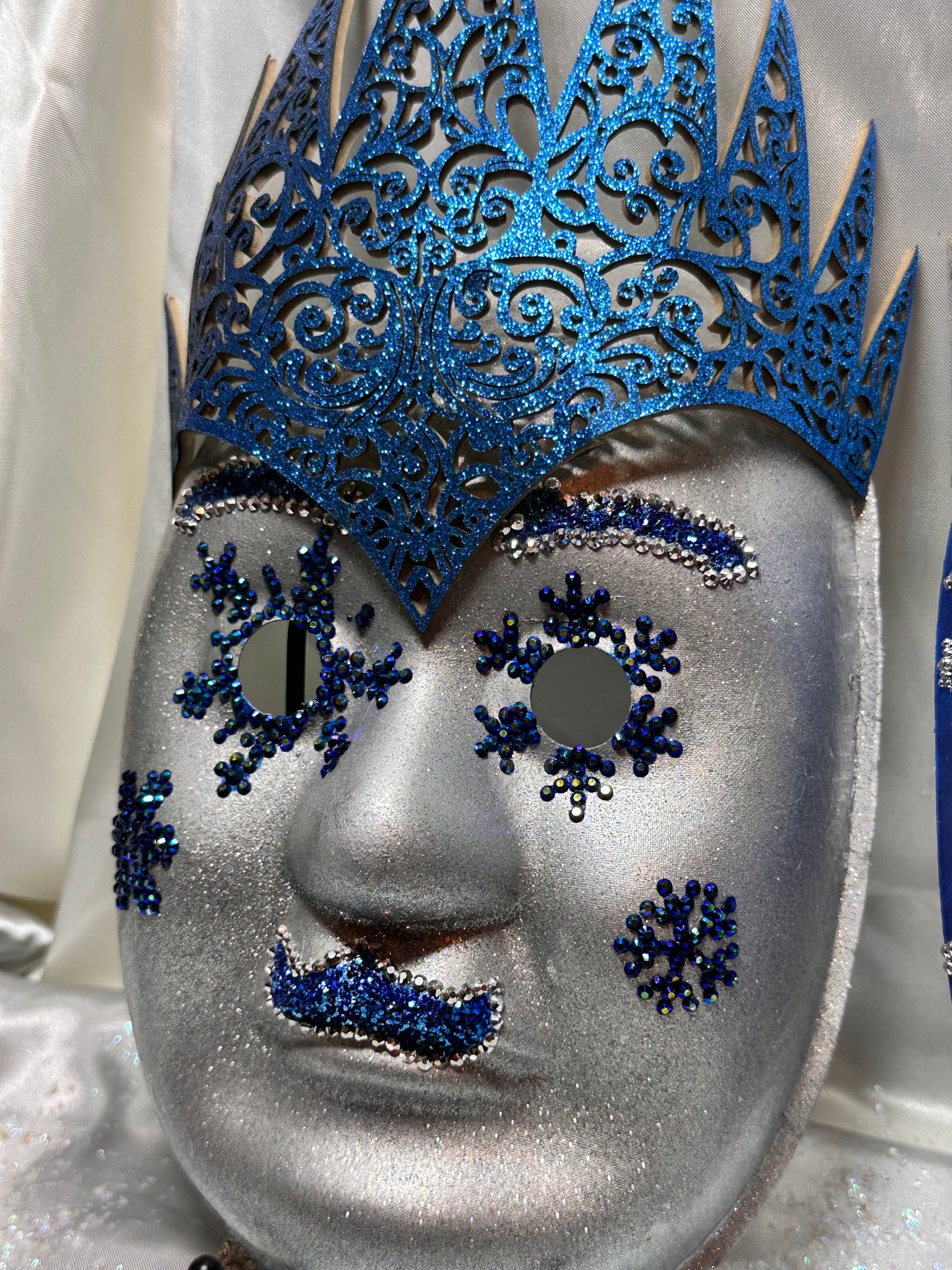 Pairing masquerade masks: The king & Queen of the north