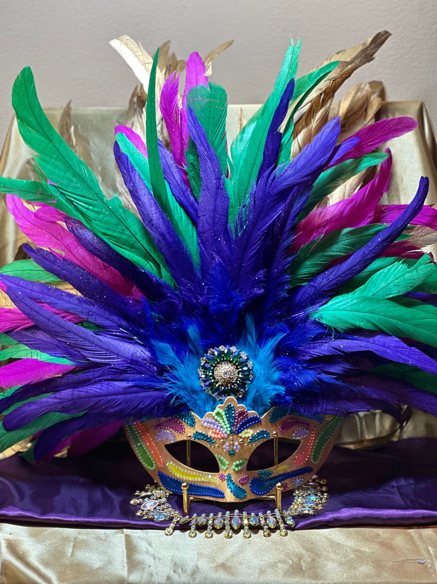 Vegas style mask: A tribute to Bali-wood