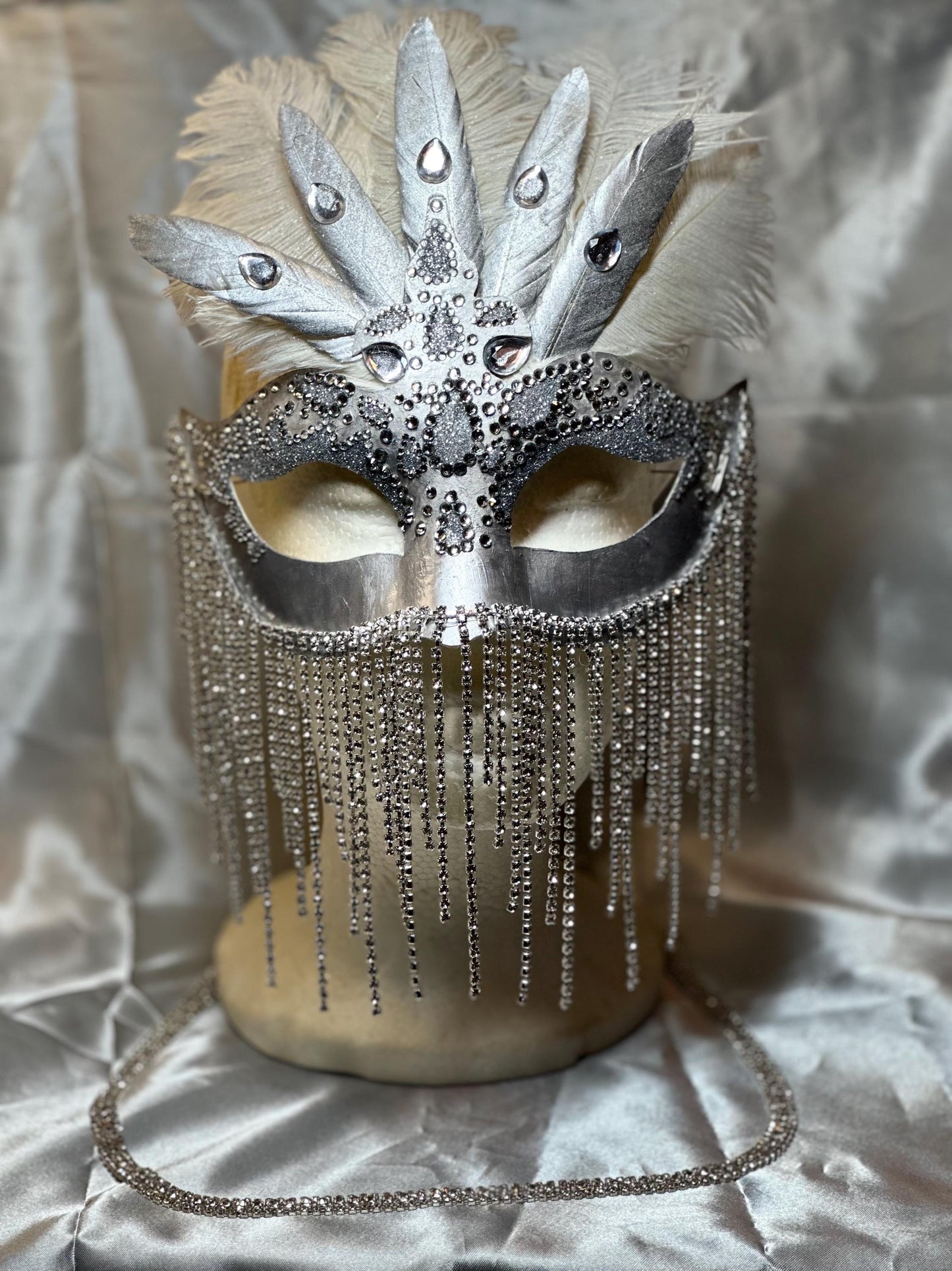 Exquisite Platinum Feather Masquerade Mask: Rhinestone Home Decor