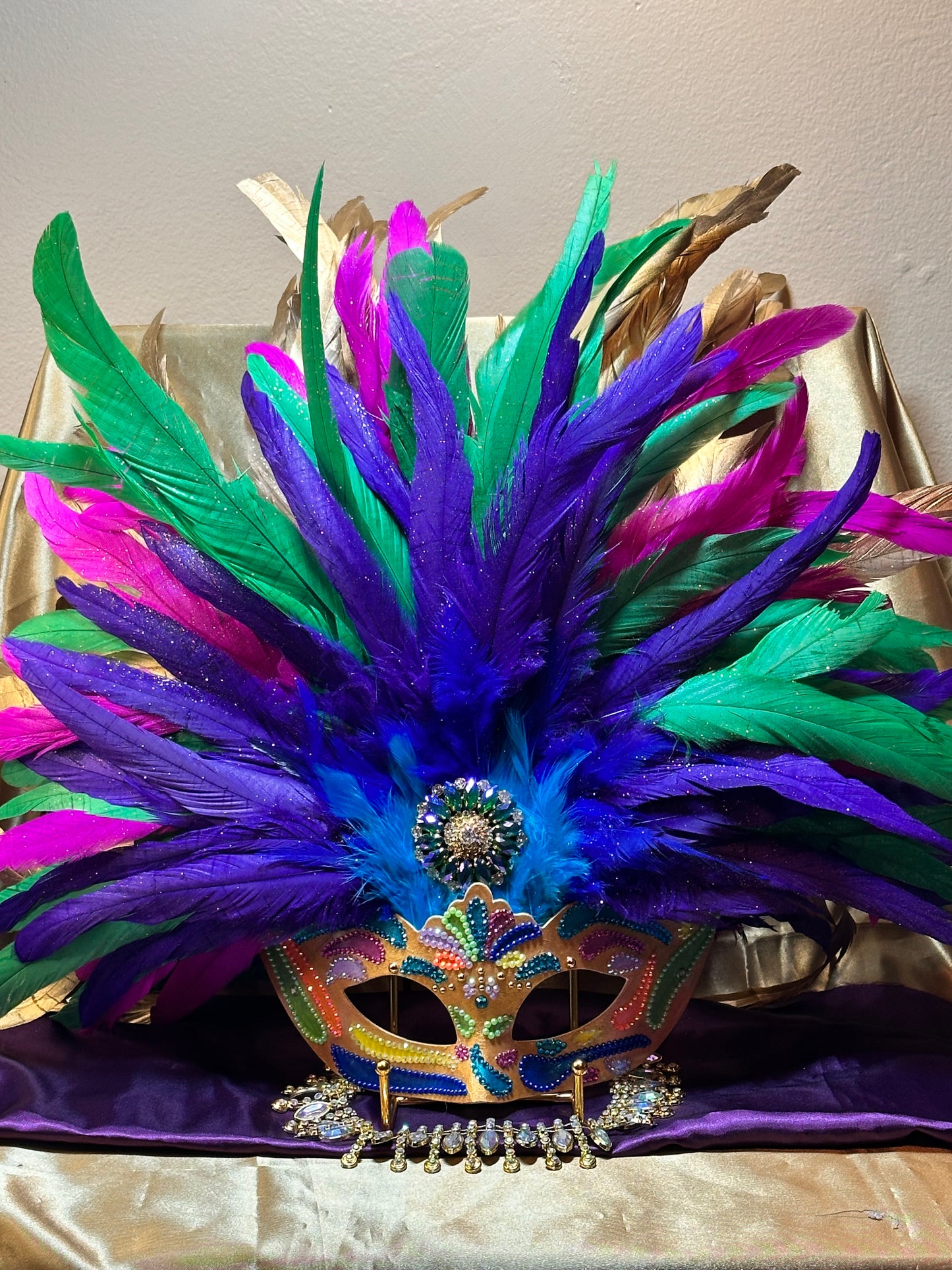 Vegas style mask: A tribute to Bali-wood